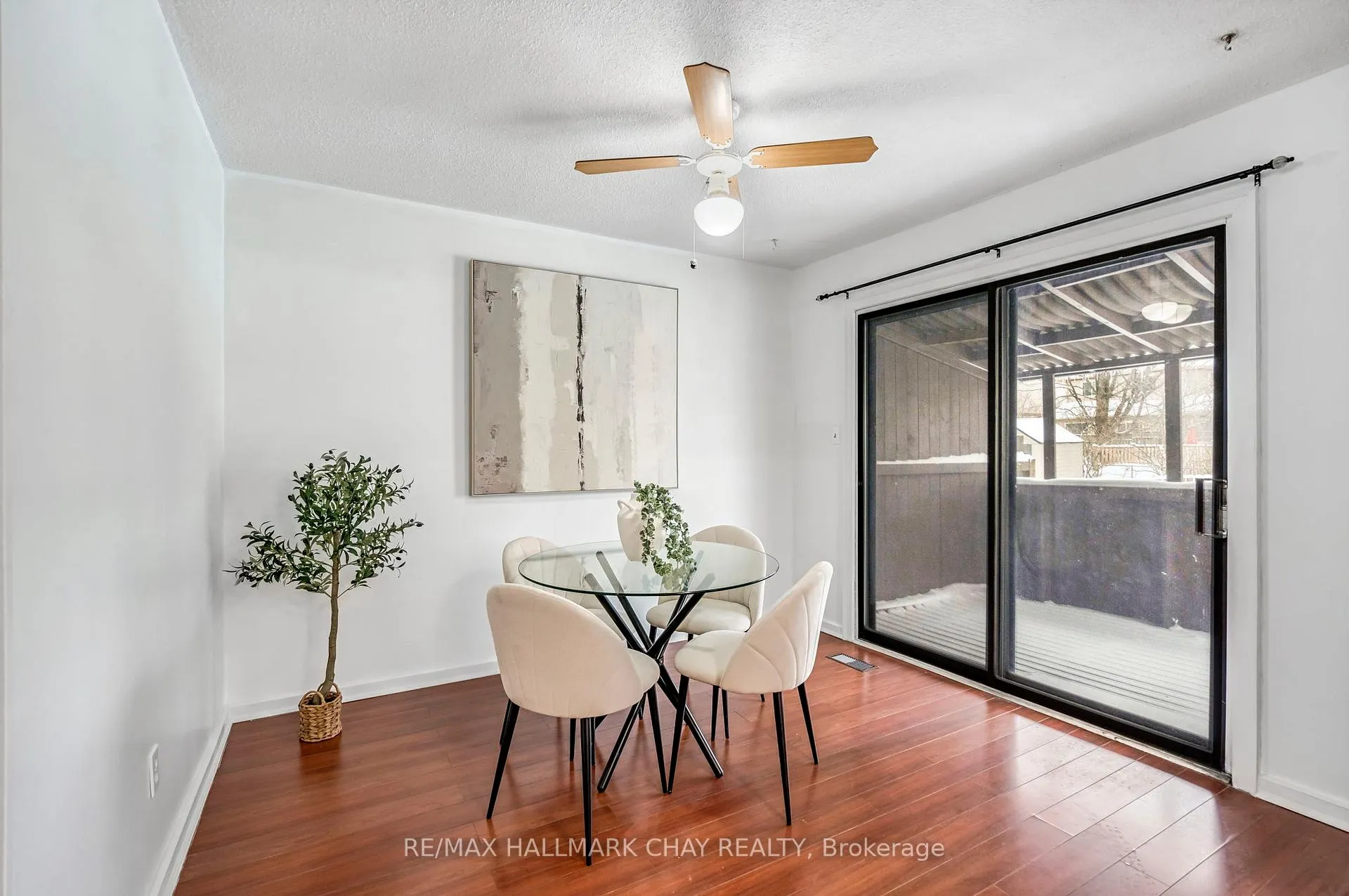 Photo 11 of 28 Wilde Place, Barrie, Letitia Heights — HOMEH