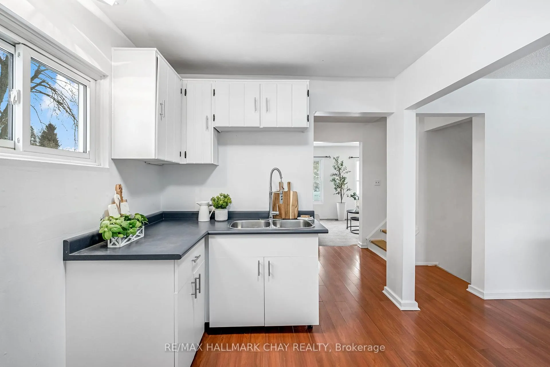 Photo 13 of 28 Wilde Place, Barrie, Letitia Heights — HOMEH