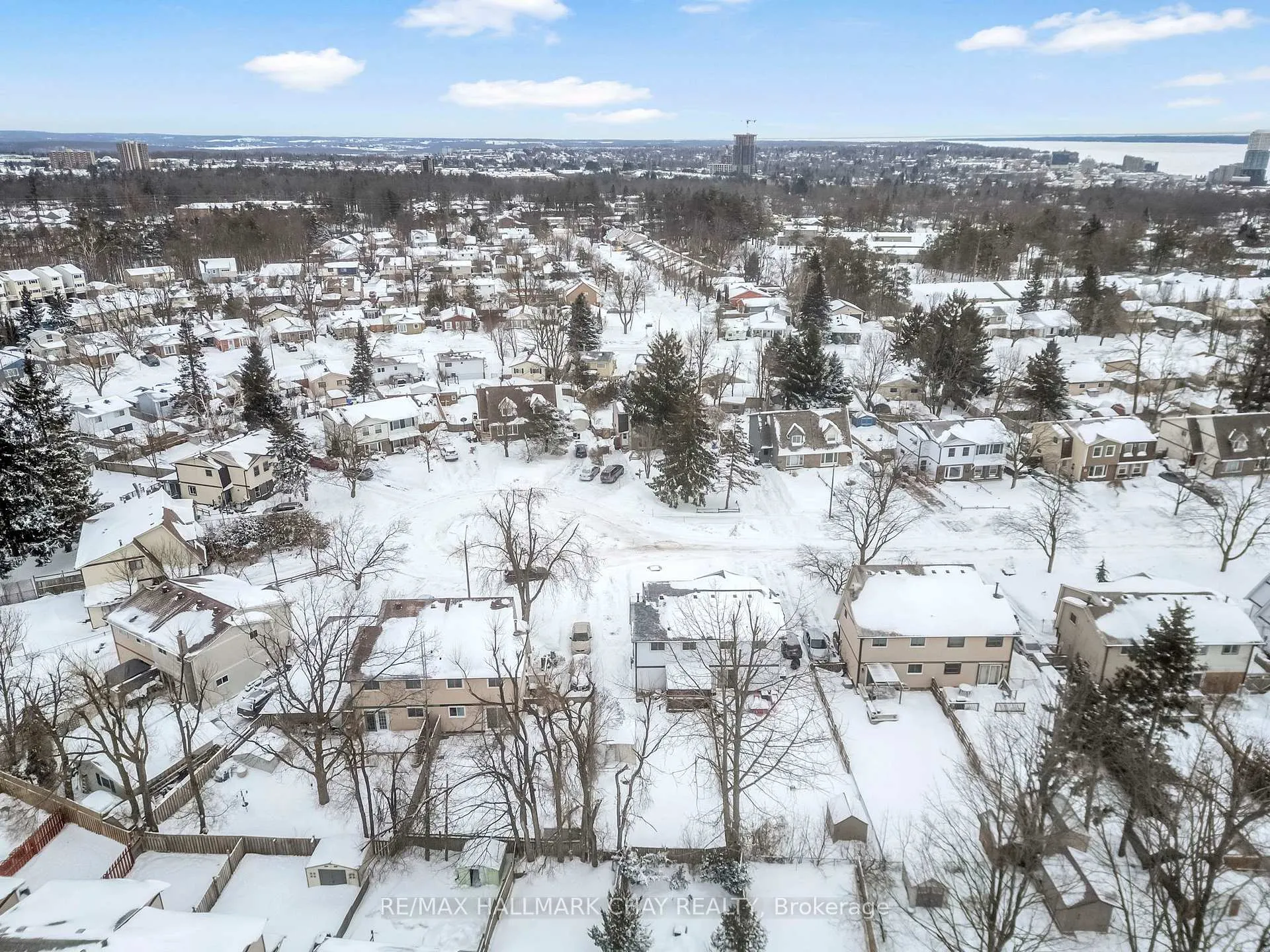 Photo 42 of 28 Wilde Place, Barrie, Letitia Heights — HOMEH