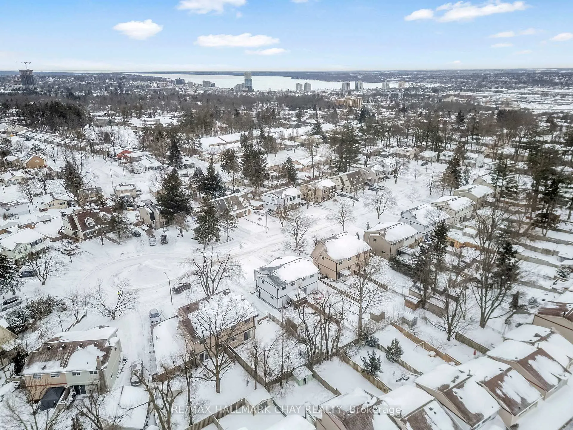 Photo 43 of 28 Wilde Place, Barrie, Letitia Heights — HOMEH