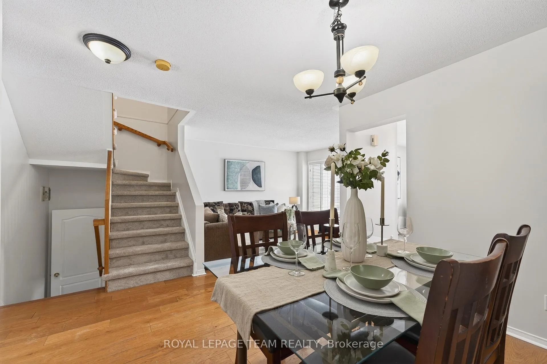 Photo 12 of 37 Flowertree Crescent, Ottawa, Kanata - Emerald Meadows/Trailwest — HOMEH