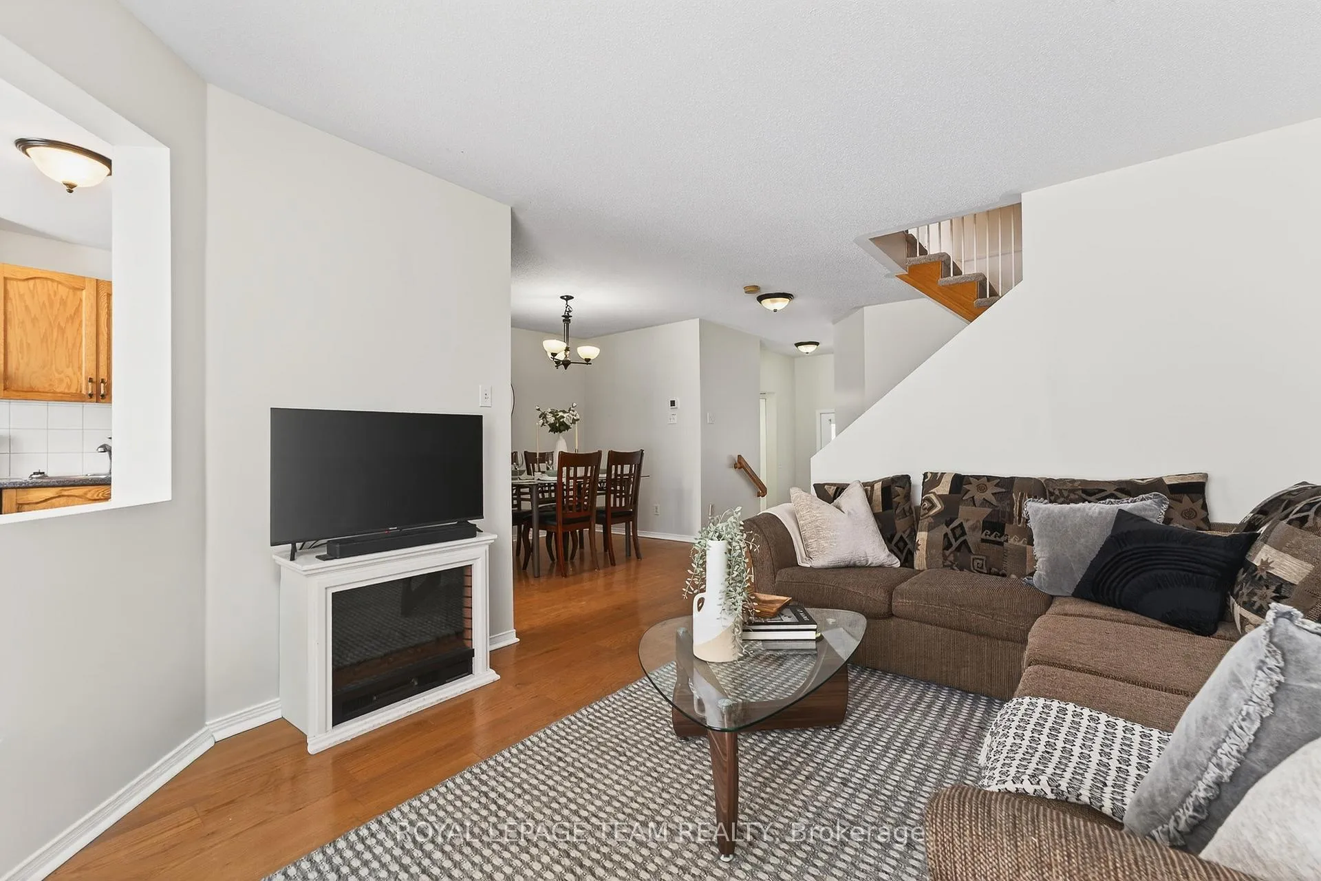 Photo 15 of 37 Flowertree Crescent, Ottawa, Kanata - Emerald Meadows/Trailwest — HOMEH