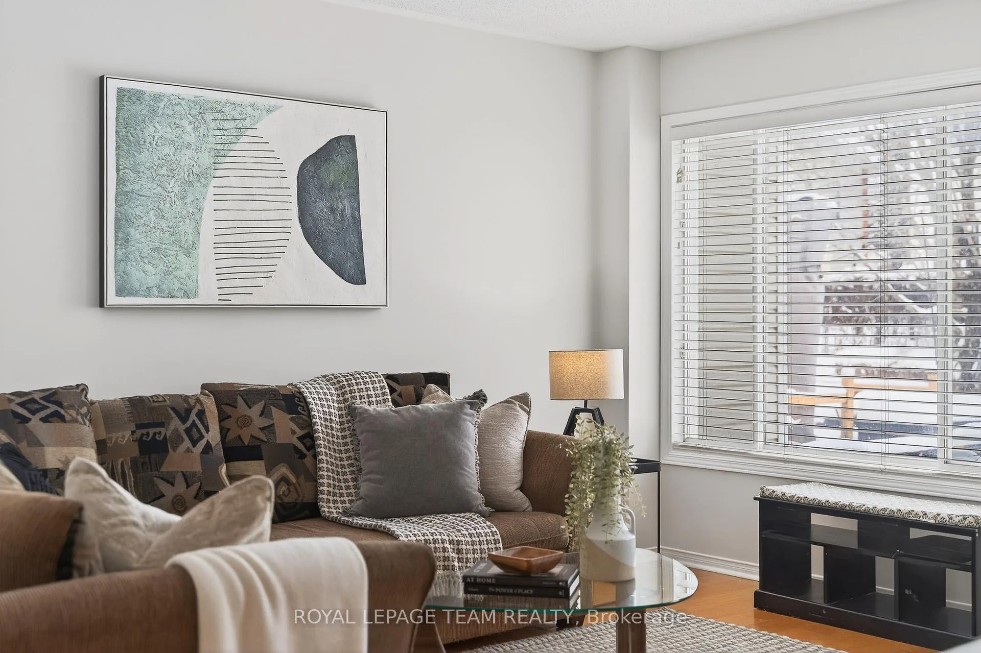 Photo 16 of 37 Flowertree Crescent, Ottawa, Kanata - Emerald Meadows/Trailwest — HOMEH