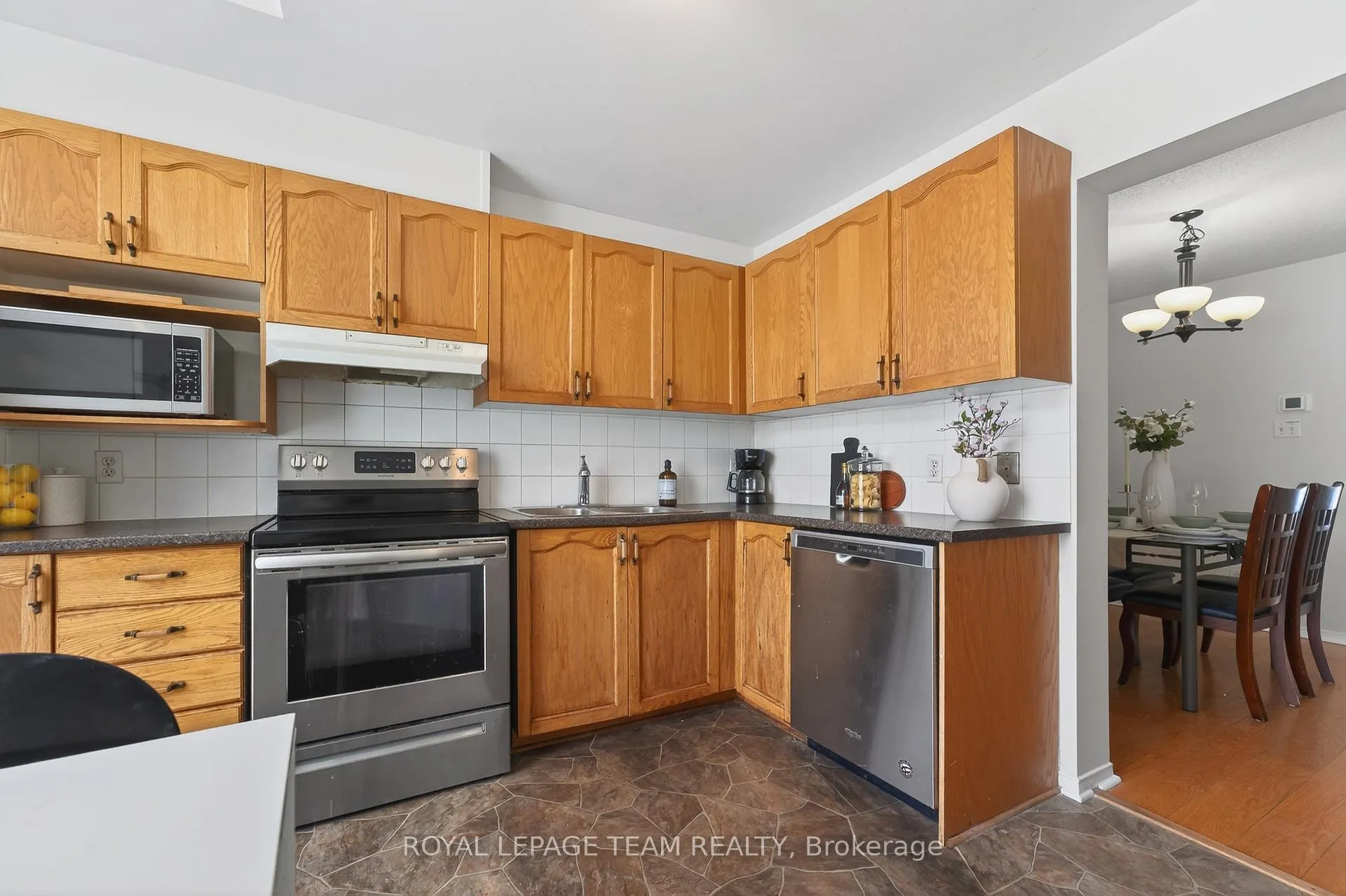 Photo 19 of 37 Flowertree Crescent, Ottawa, Kanata - Emerald Meadows/Trailwest — HOMEH