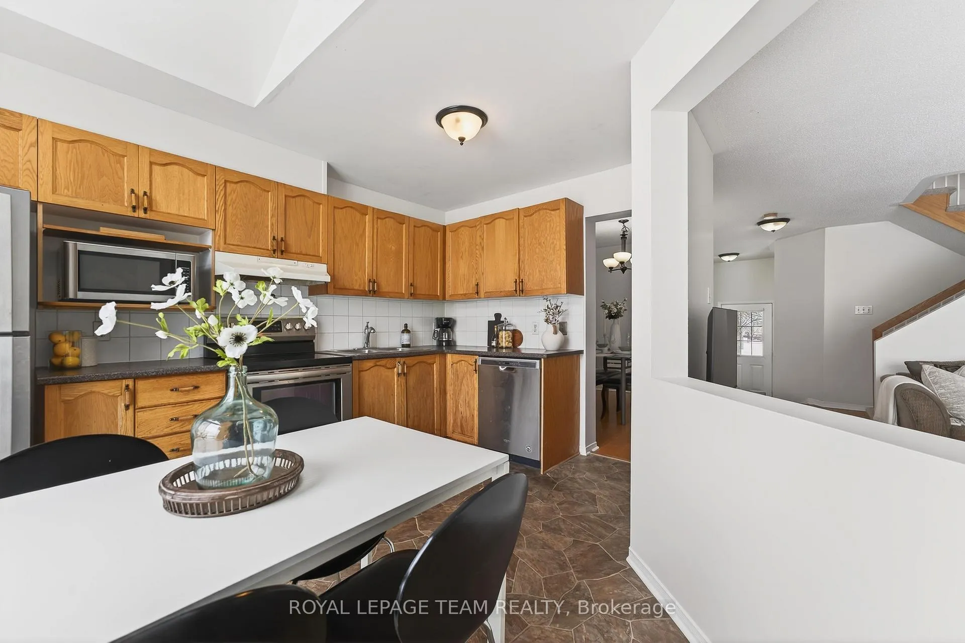 Photo 20 of 37 Flowertree Crescent, Ottawa, Kanata - Emerald Meadows/Trailwest — HOMEH