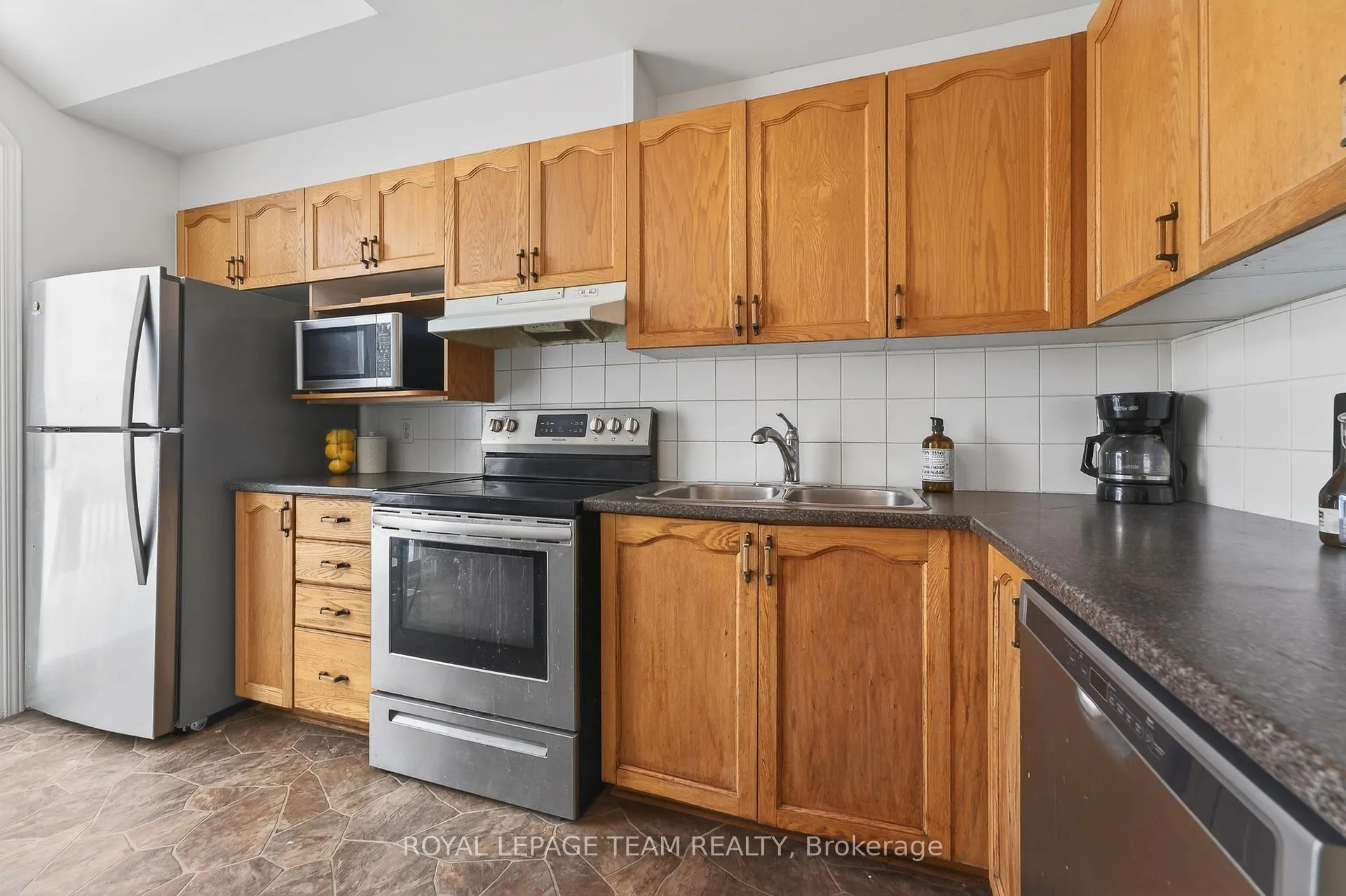 Photo 21 of 37 Flowertree Crescent, Ottawa, Kanata - Emerald Meadows/Trailwest — HOMEH
