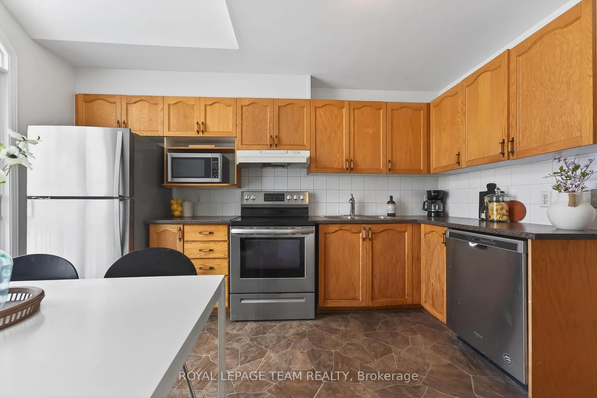 Photo 24 of 37 Flowertree Crescent, Ottawa, Kanata - Emerald Meadows/Trailwest — HOMEH