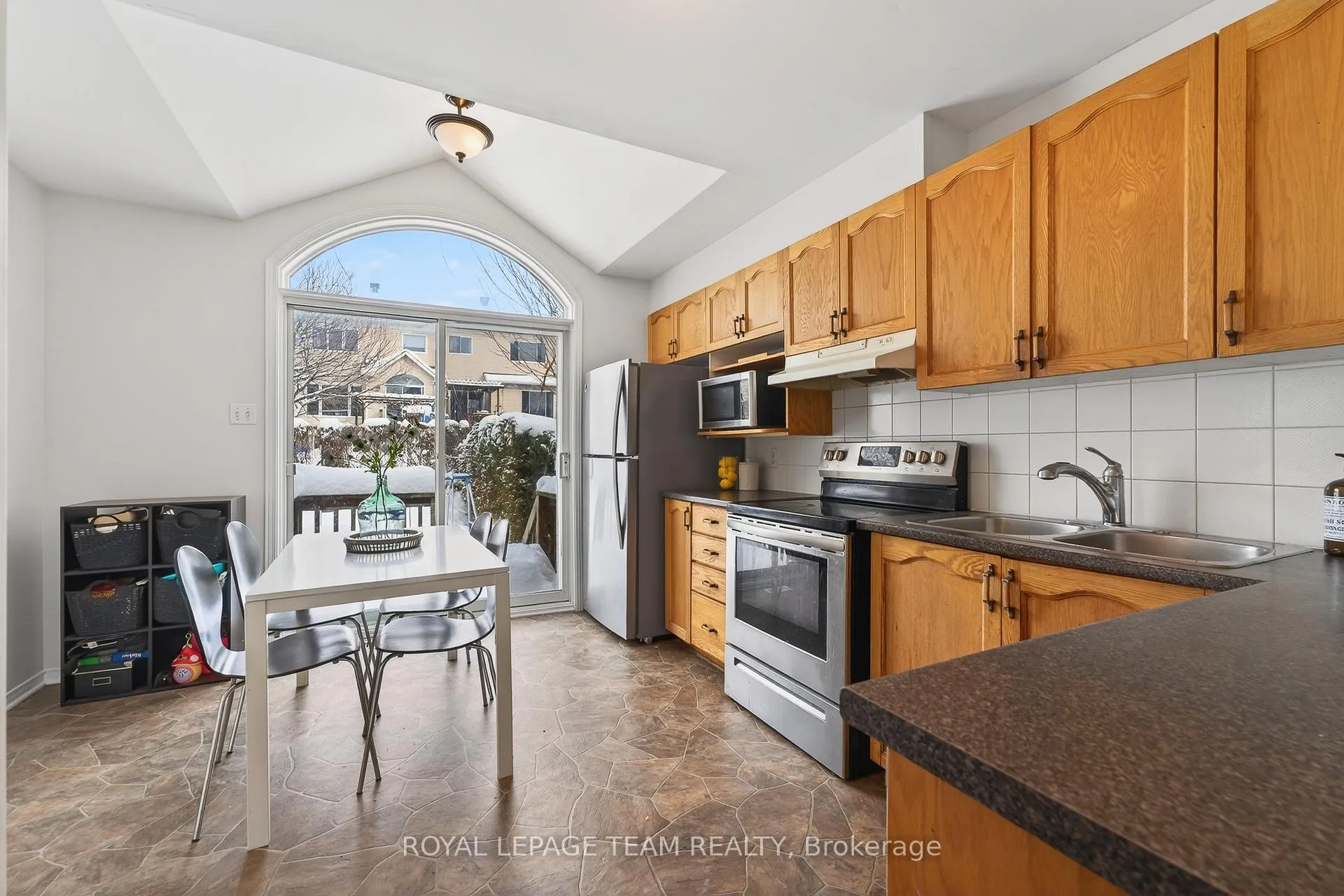 Photo 25 of 37 Flowertree Crescent, Ottawa, Kanata - Emerald Meadows/Trailwest — HOMEH