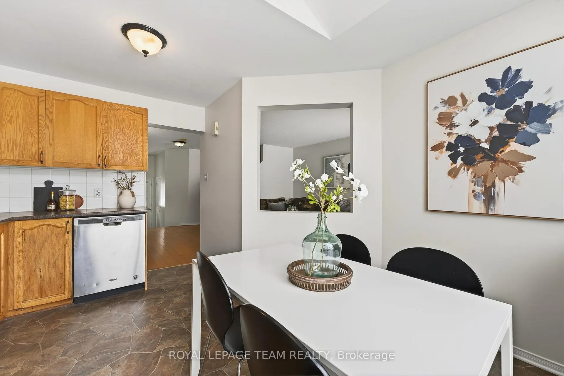 Photo 26 of 37 Flowertree Crescent, Ottawa, Kanata - Emerald Meadows/Trailwest — HOMEH