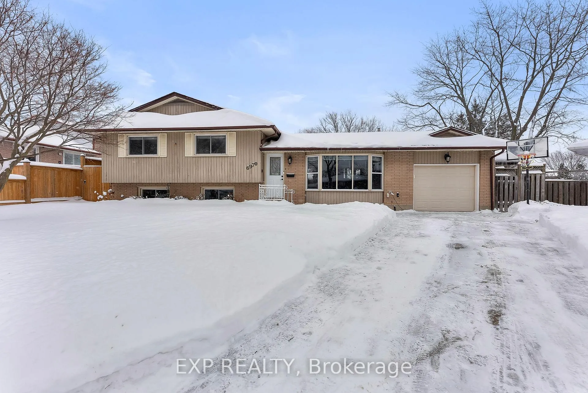 Photo 2 of 6970 Concord Crescent, Niagara Falls, Arad/Fallsview — HOMEH
