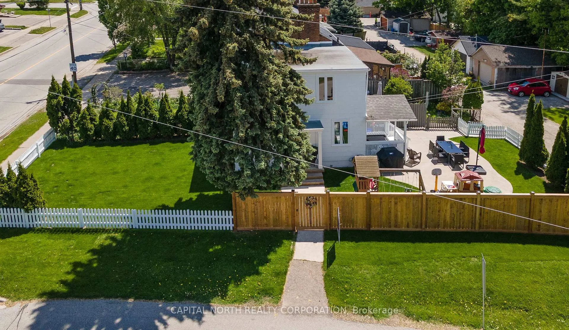 Photo 4 of 8298 Kipling Avenue, Vaughan, West Woodbridge — HOMEH