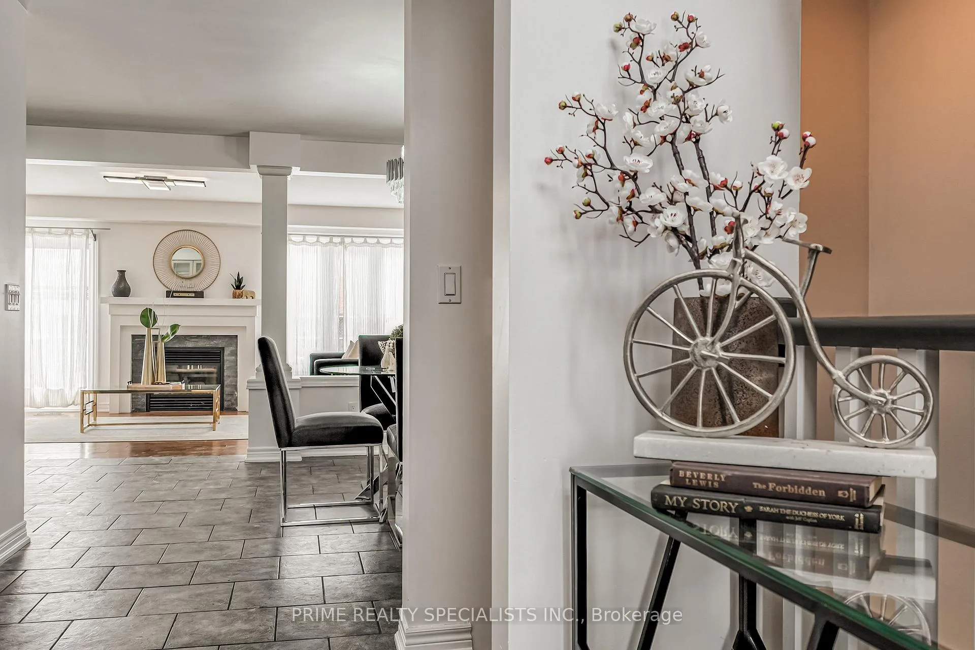 Photo 5 of 8460 Kelsey Crescent, Niagara Falls, Forestview — HOMEH