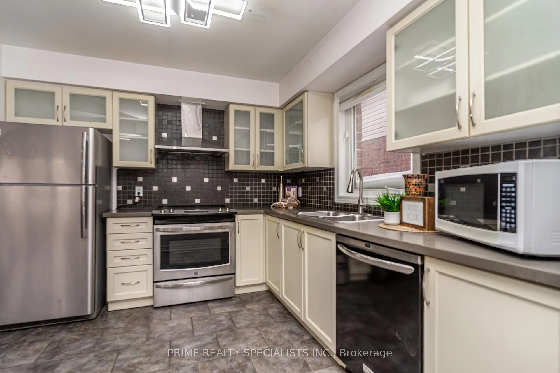 Photo 11 of 8460 Kelsey Crescent, Niagara Falls, Forestview — HOMEH