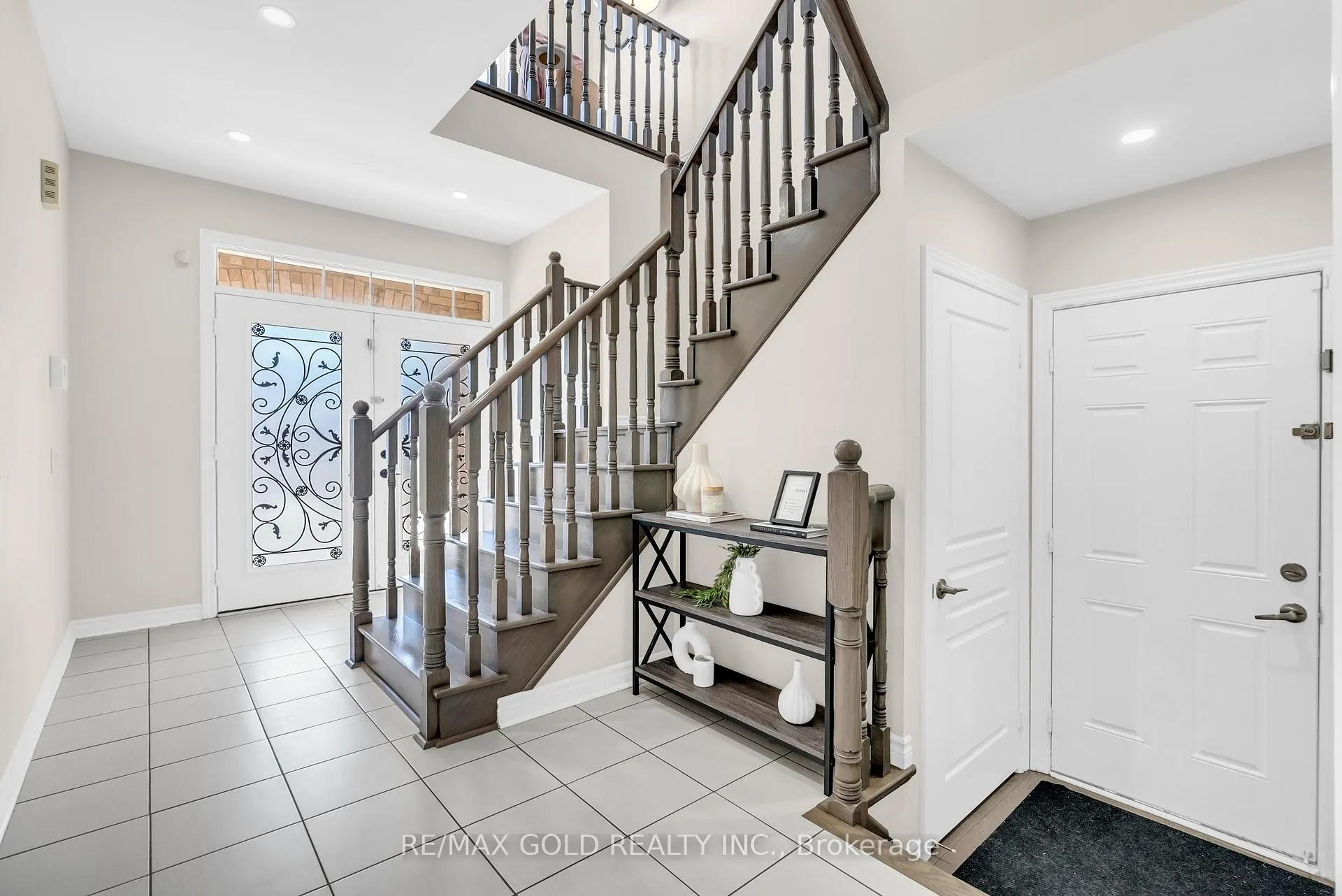 Photo 2 of 25 Newhouse Boulevard, Caledon, Rural Caledon — HOMEH
