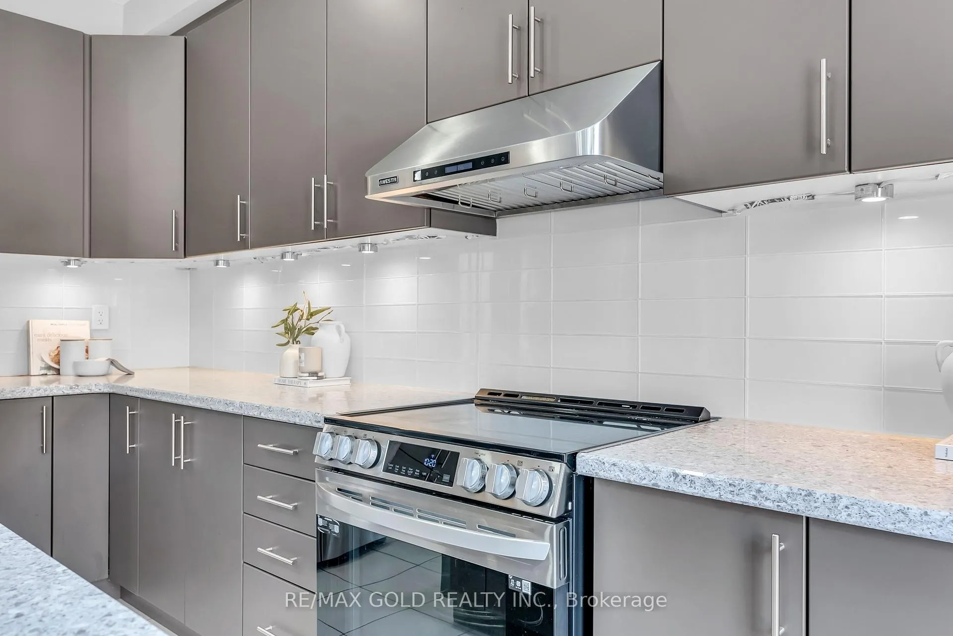 Photo 10 of 25 Newhouse Boulevard, Caledon, Rural Caledon — HOMEH