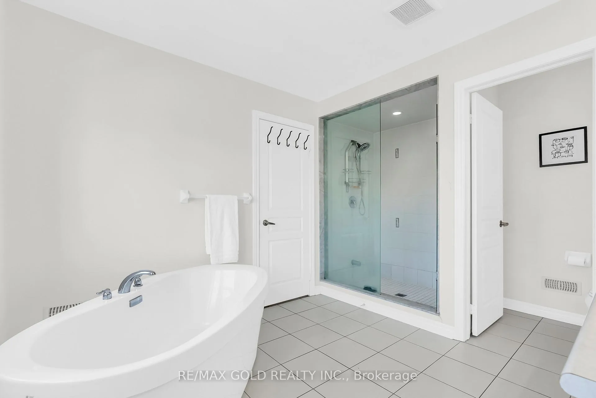 Photo 21 of 25 Newhouse Boulevard, Caledon, Rural Caledon — HOMEH