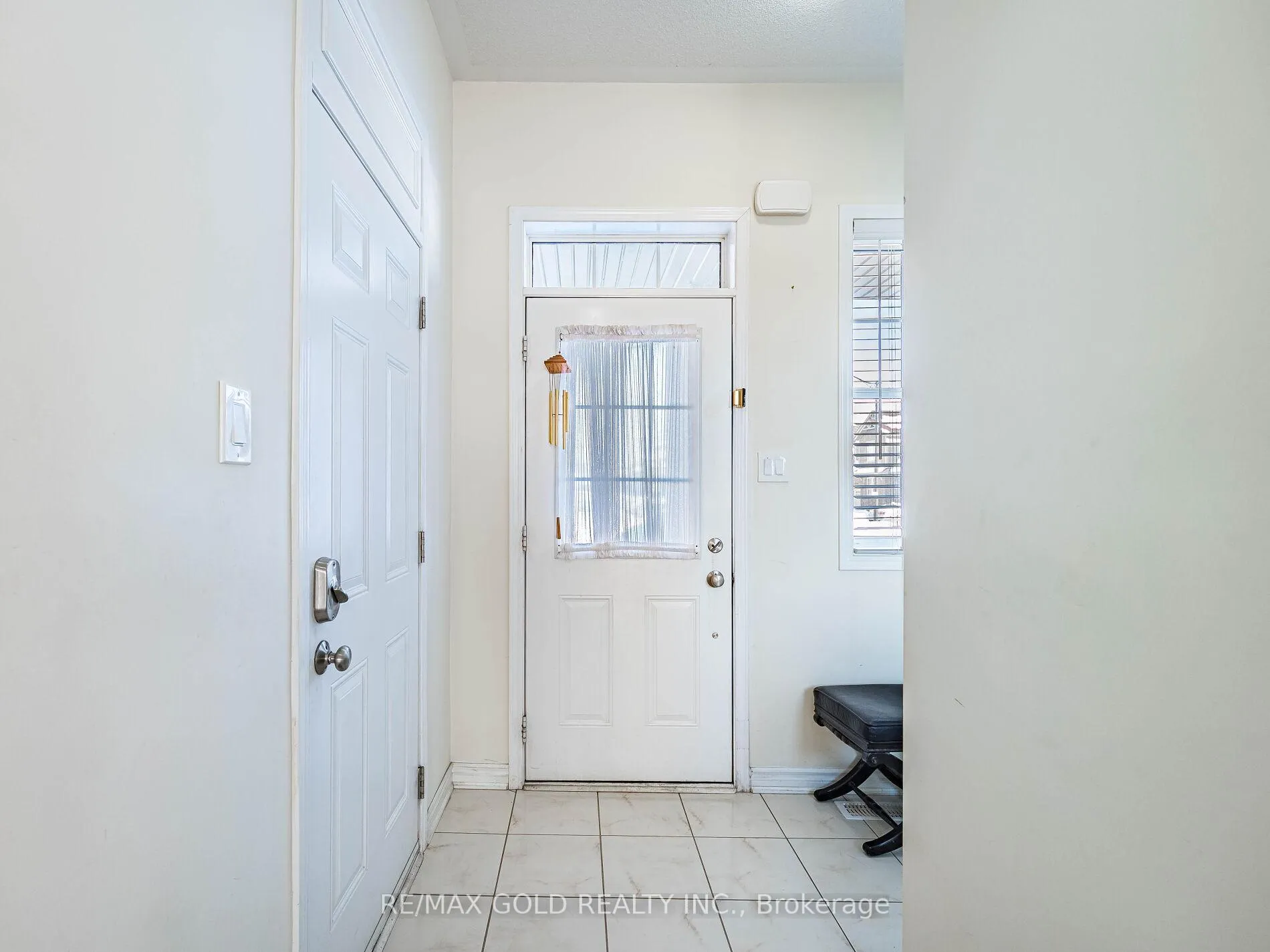 Photo 4 of 520 Edenbrook Hill Drive, Brampton, Northwest Brampton — HOMEH