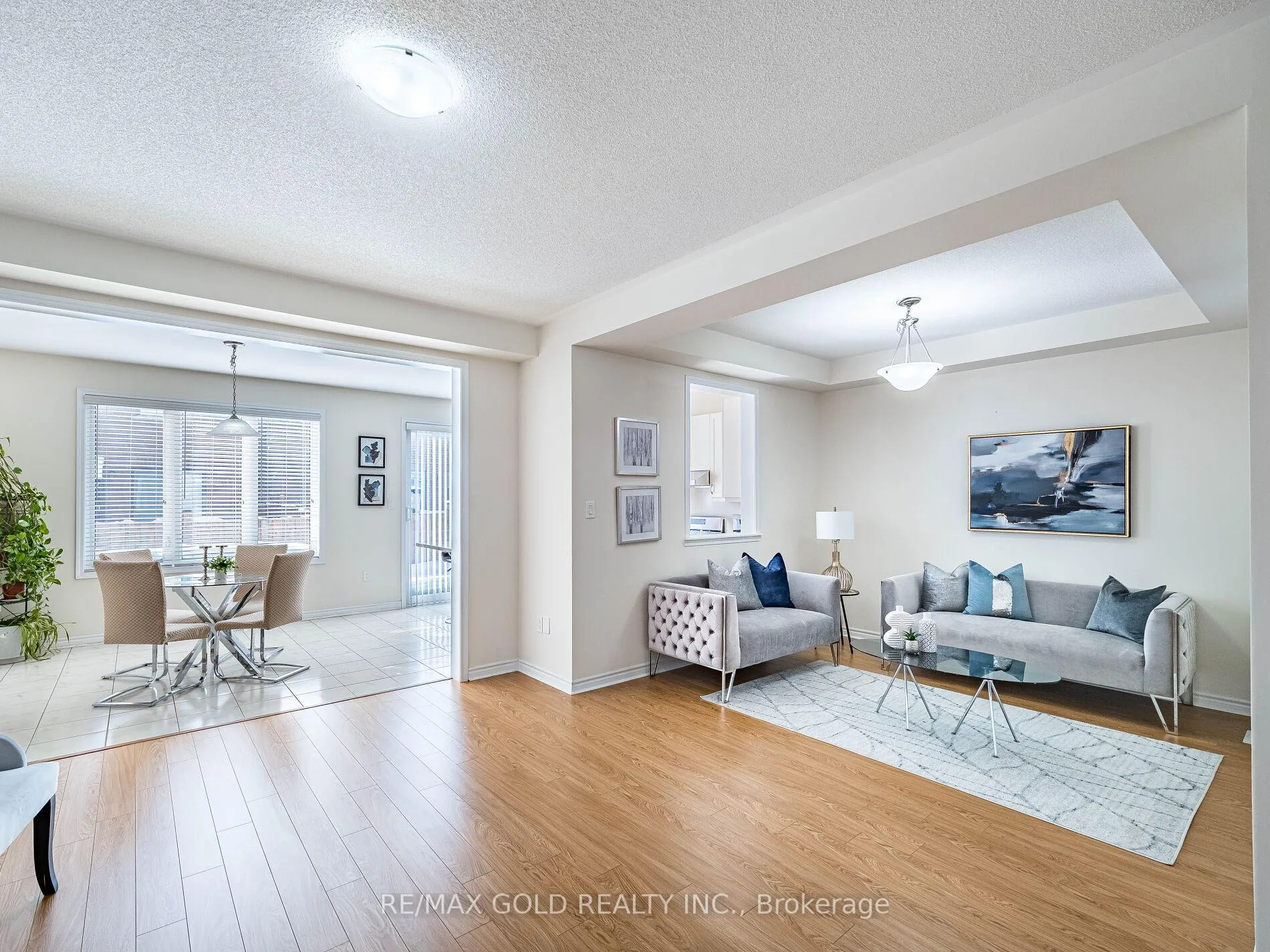 Photo 5 of 520 Edenbrook Hill Drive, Brampton, Northwest Brampton — HOMEH