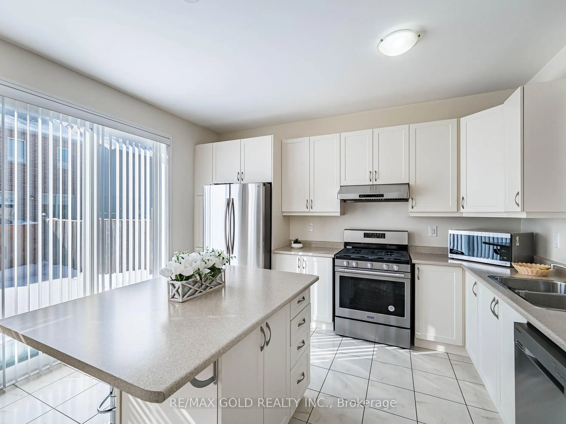 Photo 13 of 520 Edenbrook Hill Drive, Brampton, Northwest Brampton — HOMEH