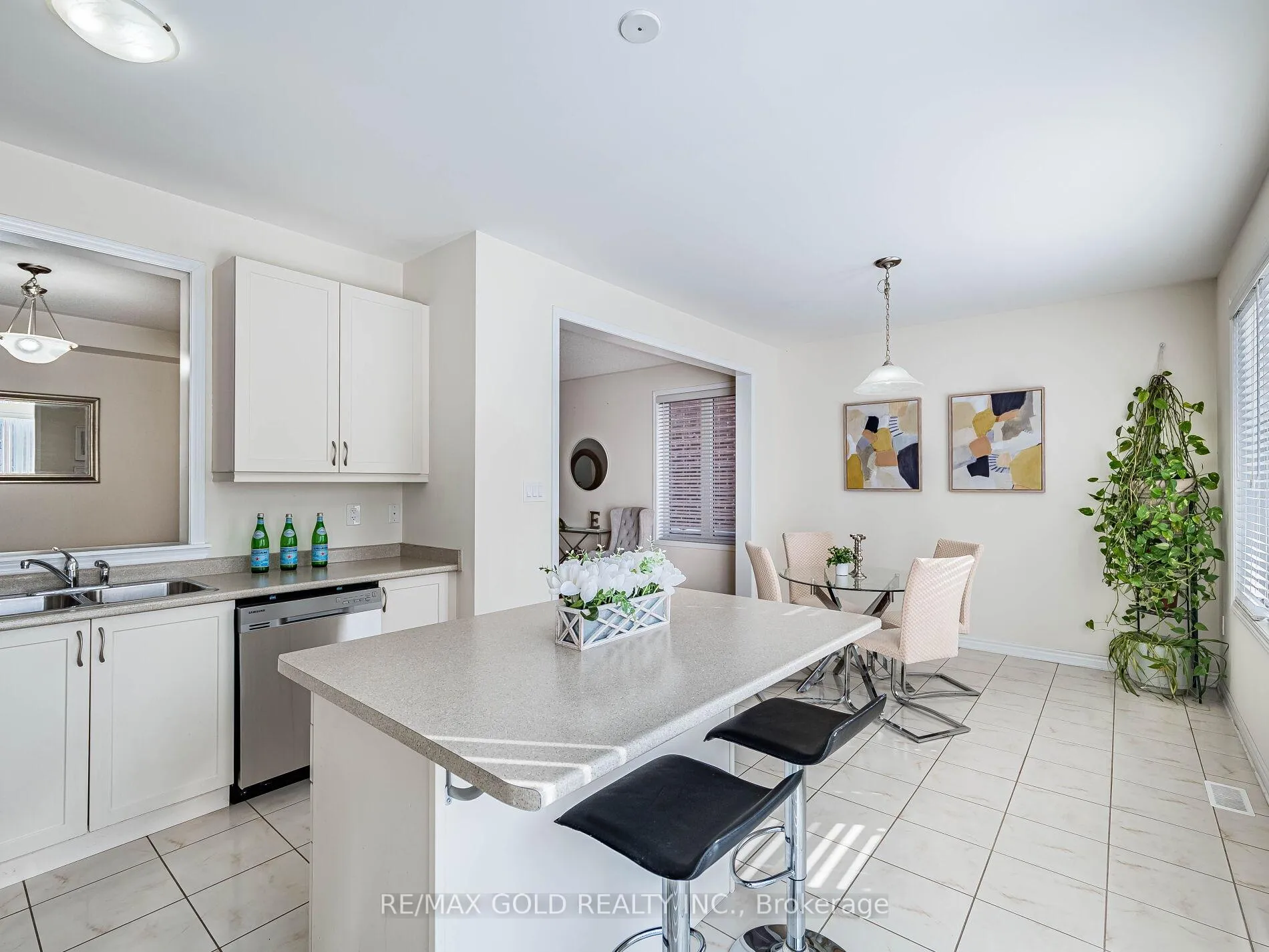 Photo 14 of 520 Edenbrook Hill Drive, Brampton, Northwest Brampton — HOMEH