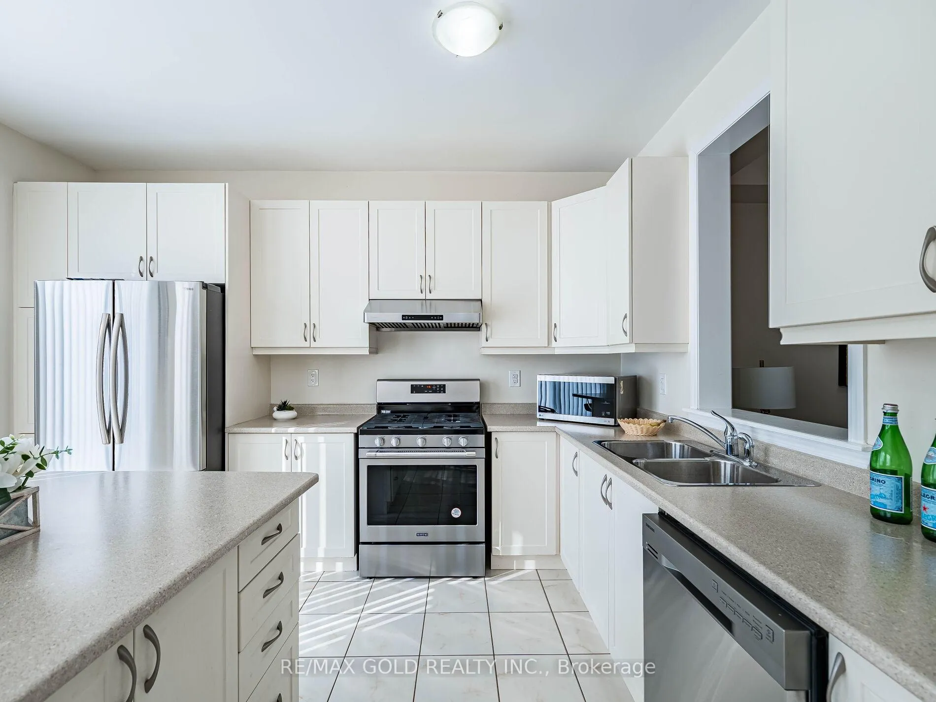 Photo 15 of 520 Edenbrook Hill Drive, Brampton, Northwest Brampton — HOMEH