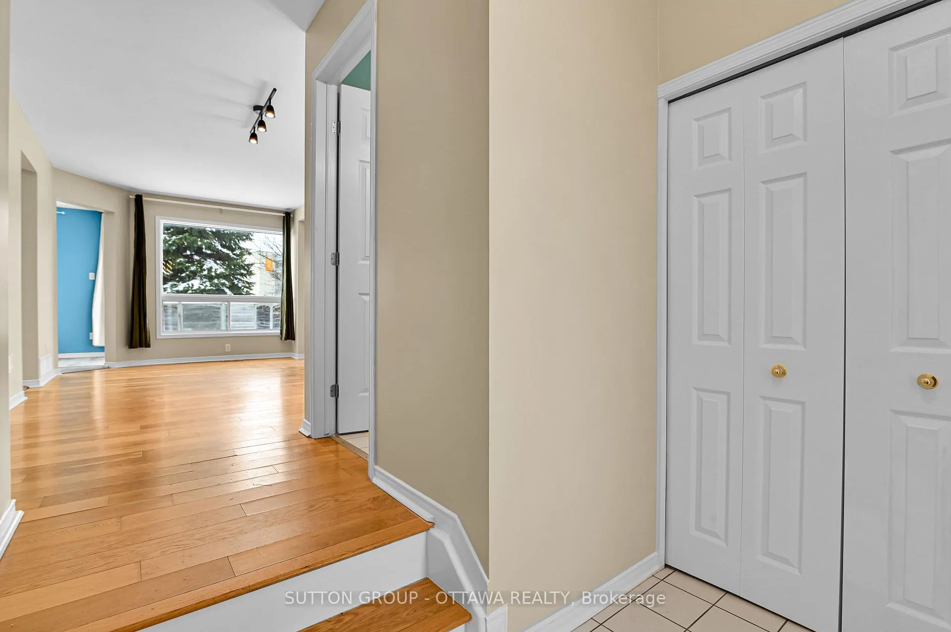 Photo 5 of 107 Jackman Terrace, Ottawa, Kanata - Katimavik — HOMEH