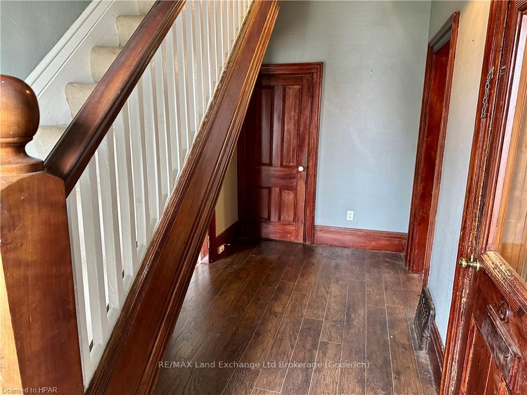 Photo 2 of 176 Nelson Street E, Goderich, Goderich (Town) — HOMEH