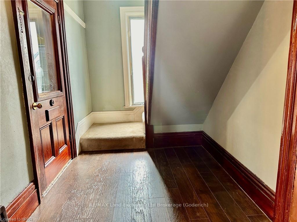 Photo 3 of 176 Nelson Street E, Goderich, Goderich (Town) — HOMEH