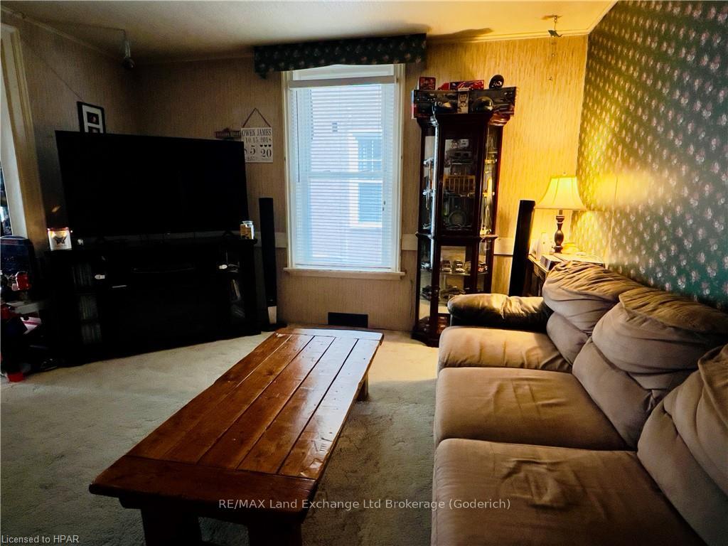 Photo 16 of 176 Nelson Street E, Goderich, Goderich (Town) — HOMEH