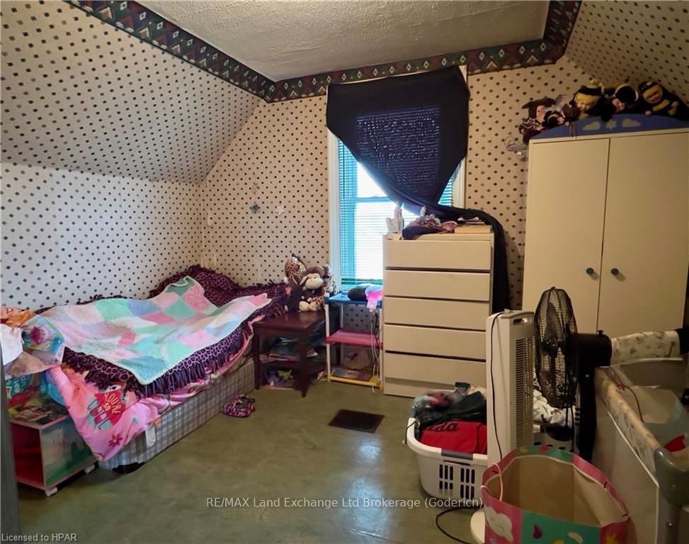 Photo 22 of 176 Nelson Street E, Goderich, Goderich (Town) — HOMEH