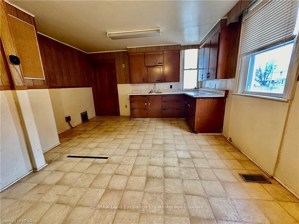 Photo 28 of 176 Nelson Street E, Goderich, Goderich (Town) — HOMEH