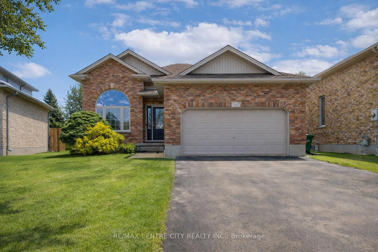 Photo 3 of 47 Hagerman Crescent, St. Thomas — HOMEH