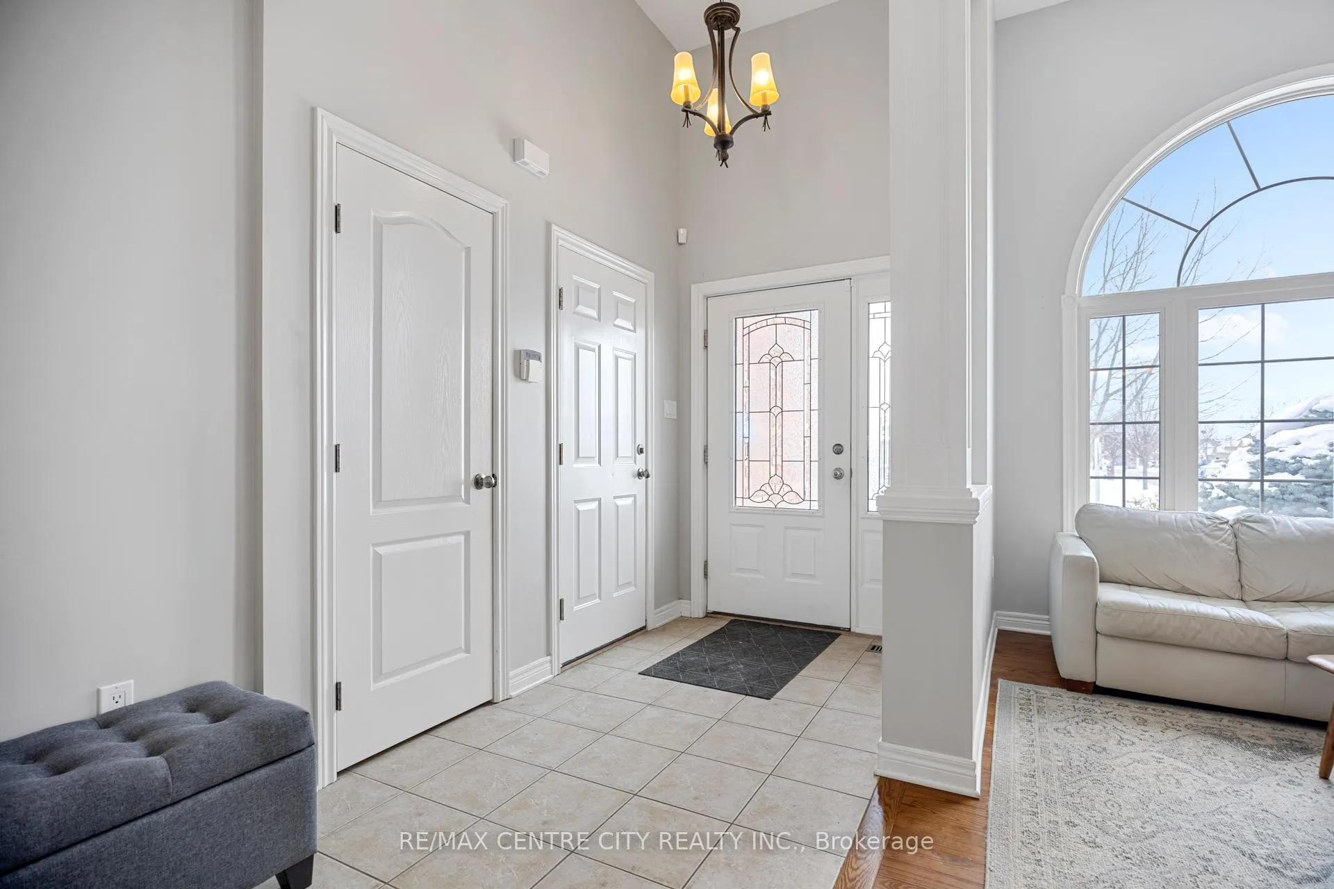 Photo 4 of 47 Hagerman Crescent, St. Thomas — HOMEH