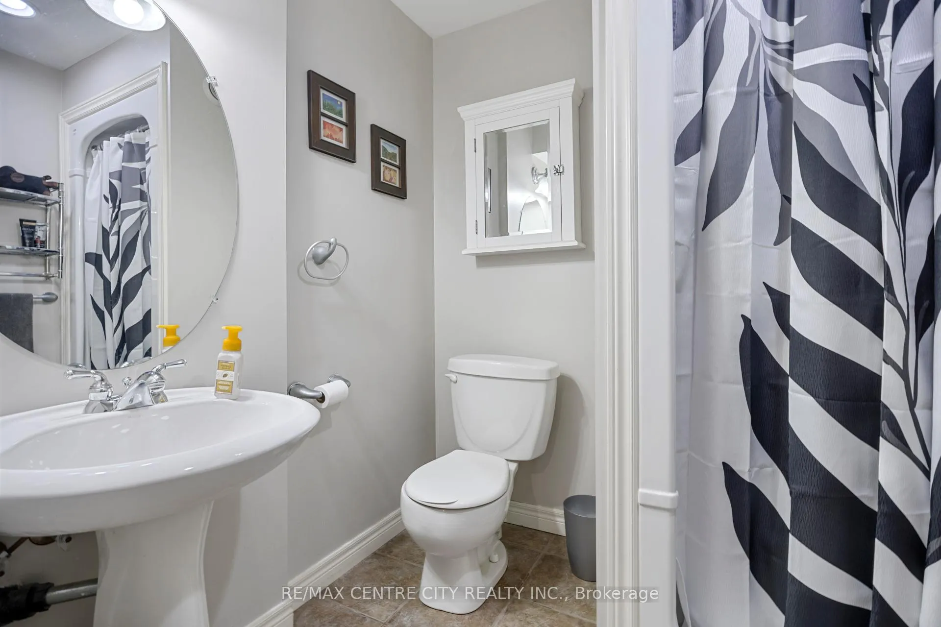 Photo 18 of 47 Hagerman Crescent, St. Thomas — HOMEH