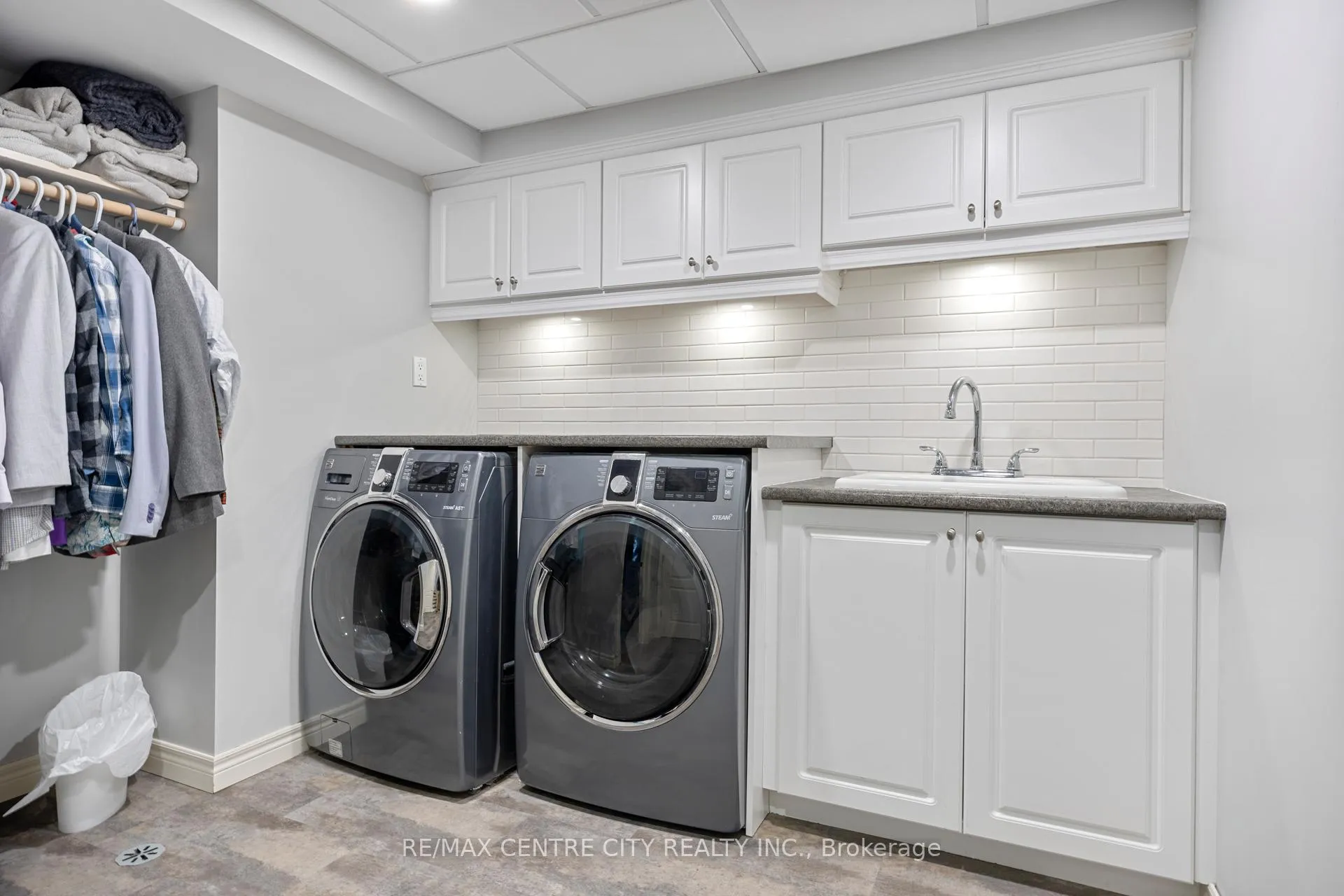 Photo 24 of 47 Hagerman Crescent, St. Thomas — HOMEH