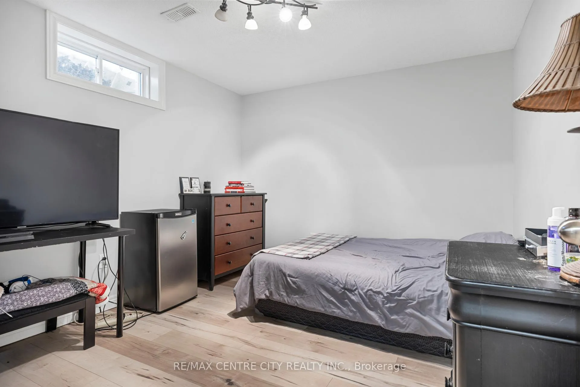 Photo 25 of 47 Hagerman Crescent, St. Thomas — HOMEH