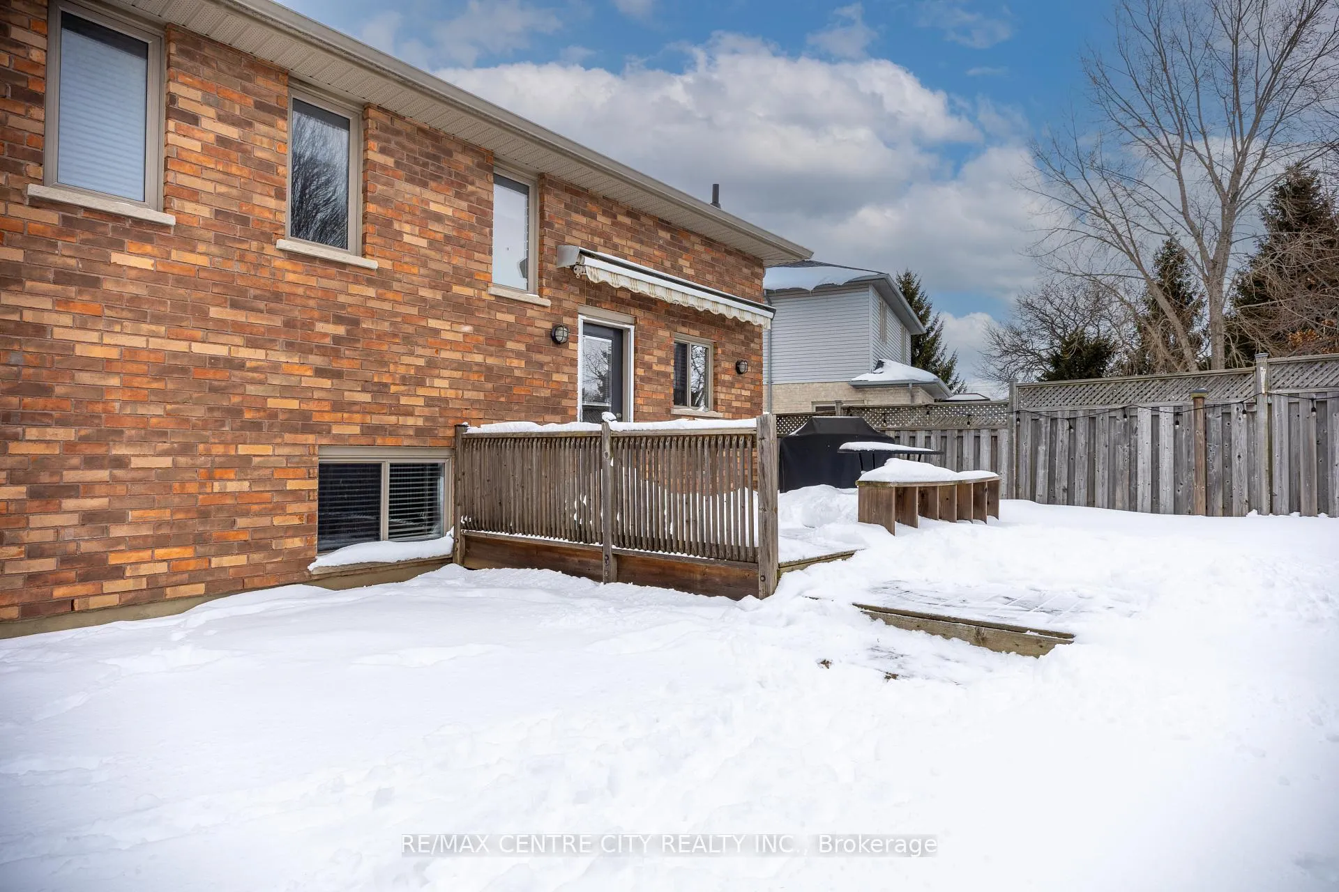 Photo 27 of 47 Hagerman Crescent, St. Thomas — HOMEH