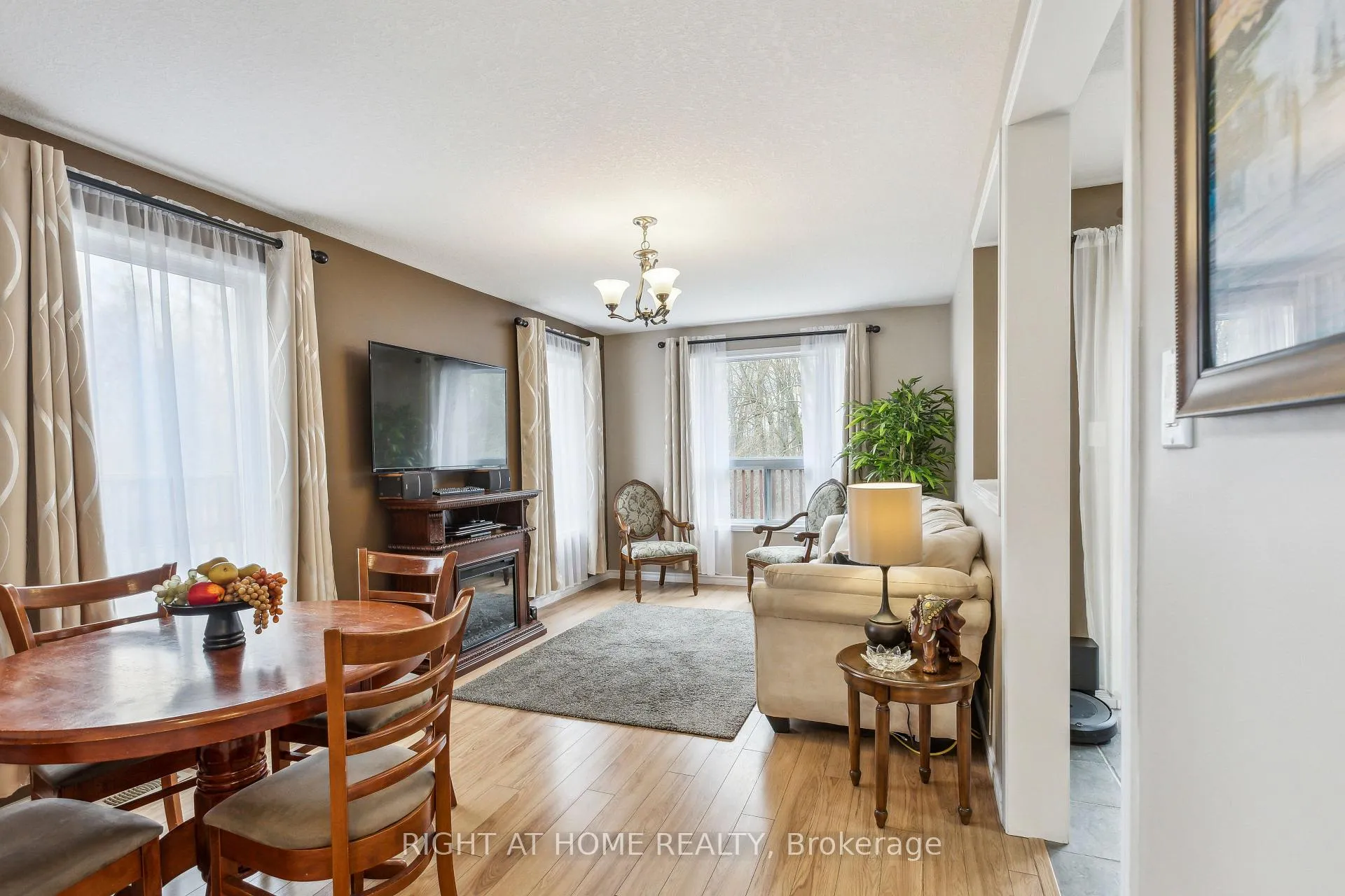 Photo 2 of 40 Chillico Drive, Guelph, Willow West/Sugarbush/West Acres — HOMEH