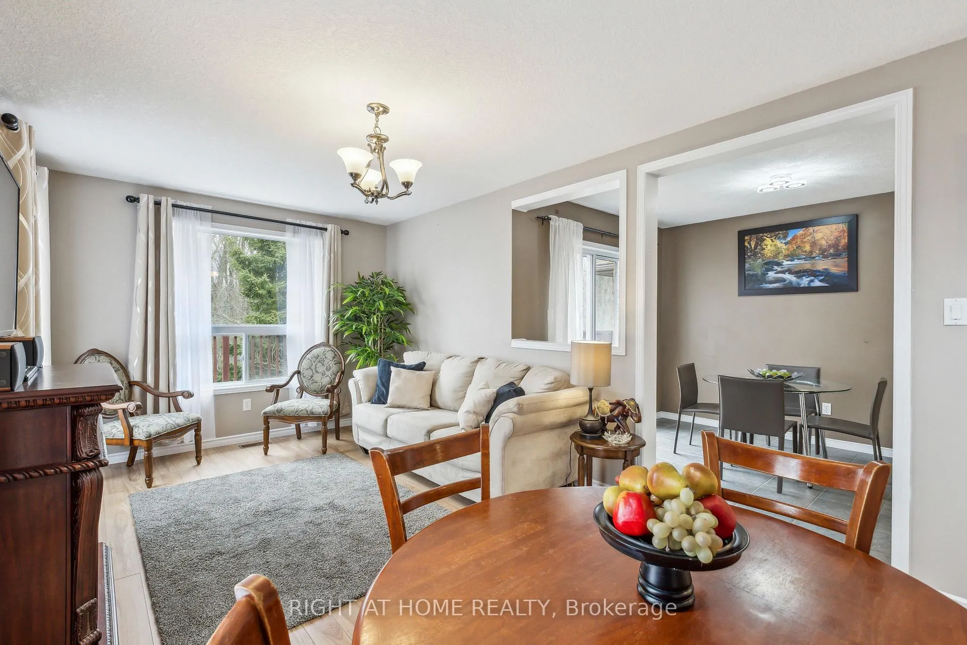 Photo 3 of 40 Chillico Drive, Guelph, Willow West/Sugarbush/West Acres — HOMEH