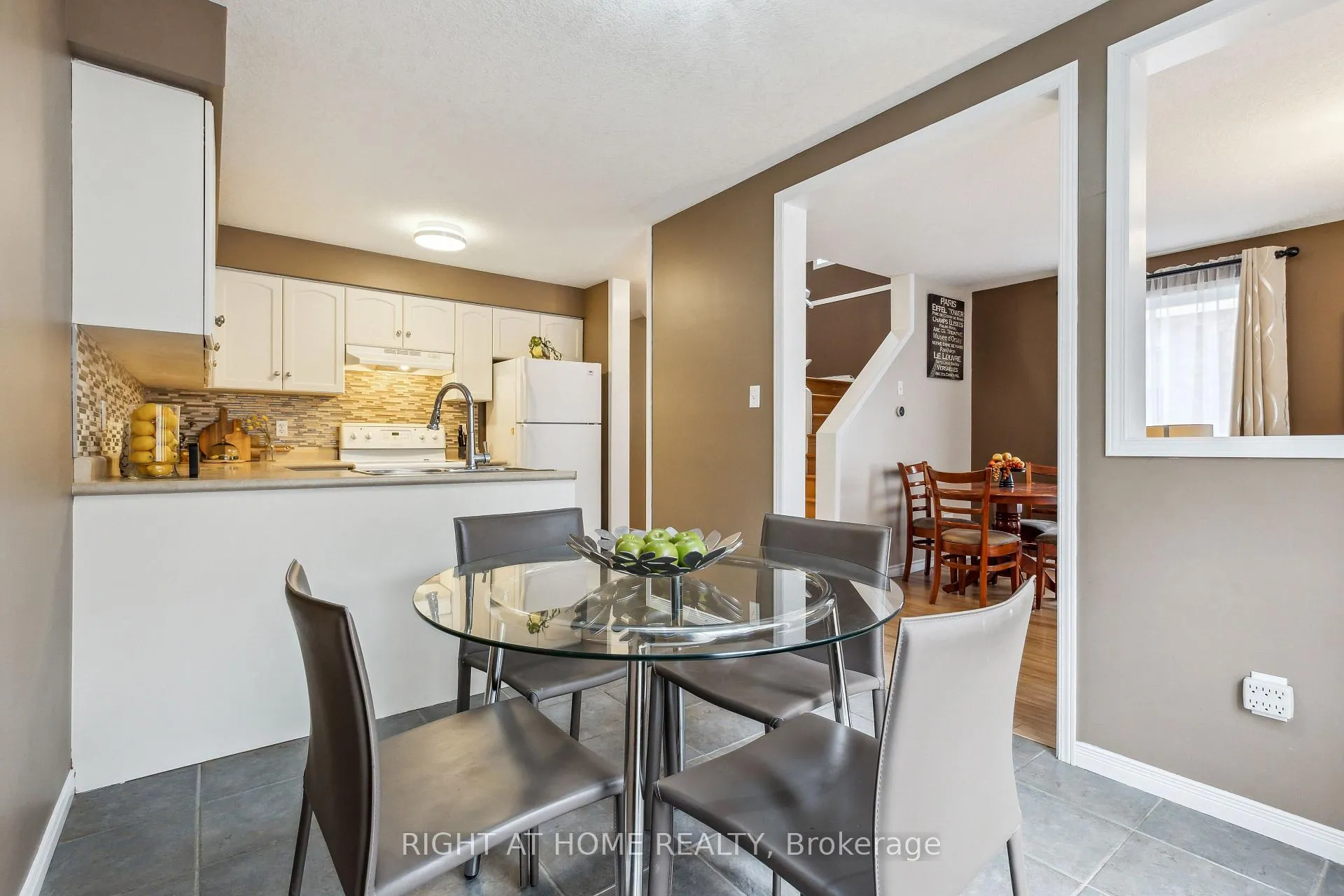 Photo 8 of 40 Chillico Drive, Guelph, Willow West/Sugarbush/West Acres — HOMEH