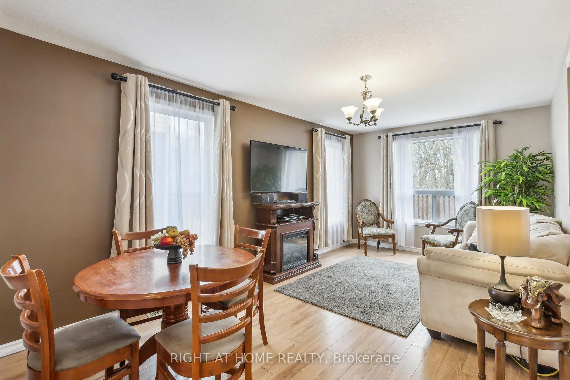 Photo 11 of 40 Chillico Drive, Guelph, Willow West/Sugarbush/West Acres — HOMEH