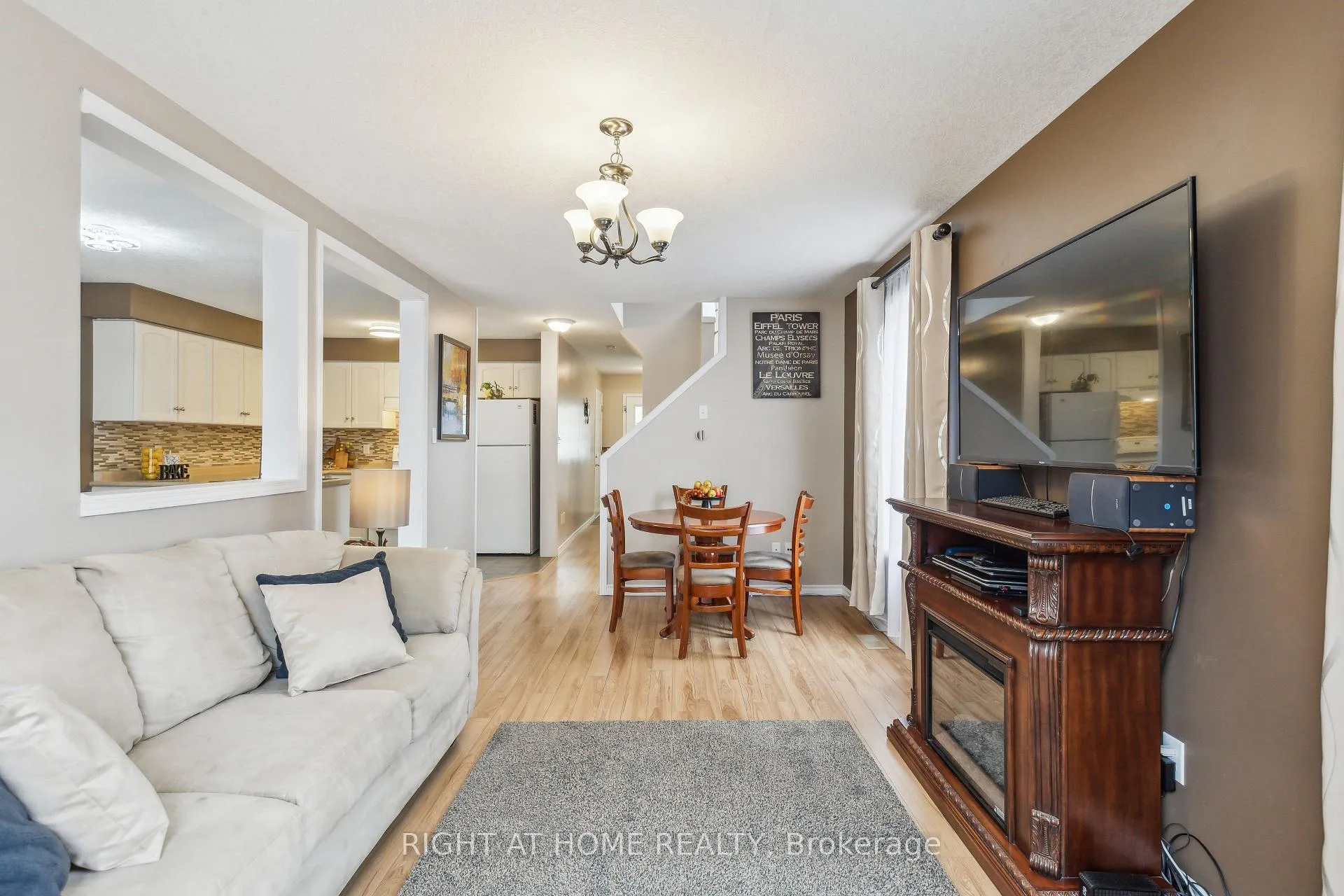 Photo 13 of 40 Chillico Drive, Guelph, Willow West/Sugarbush/West Acres — HOMEH