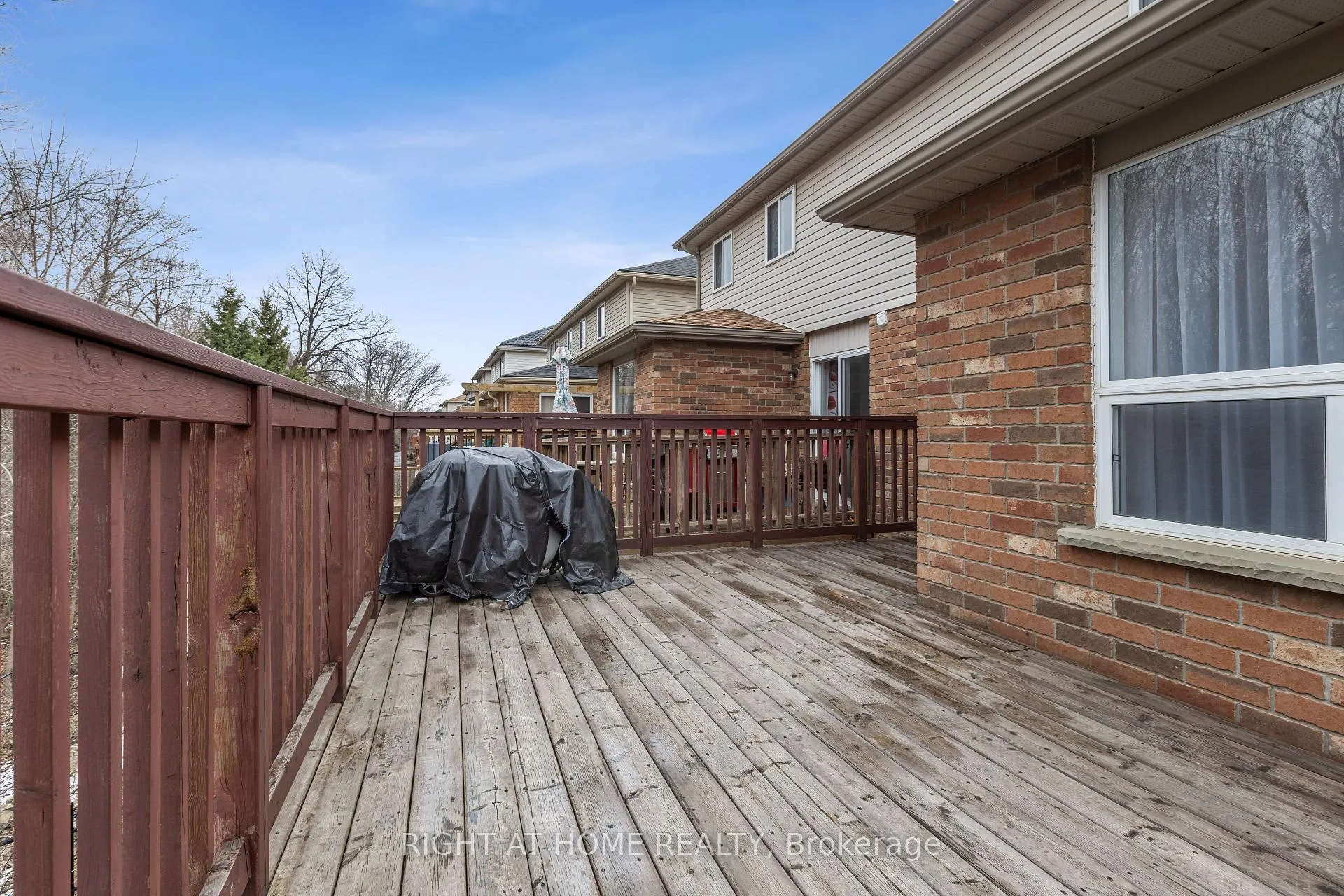 Photo 39 of 40 Chillico Drive, Guelph, Willow West/Sugarbush/West Acres — HOMEH