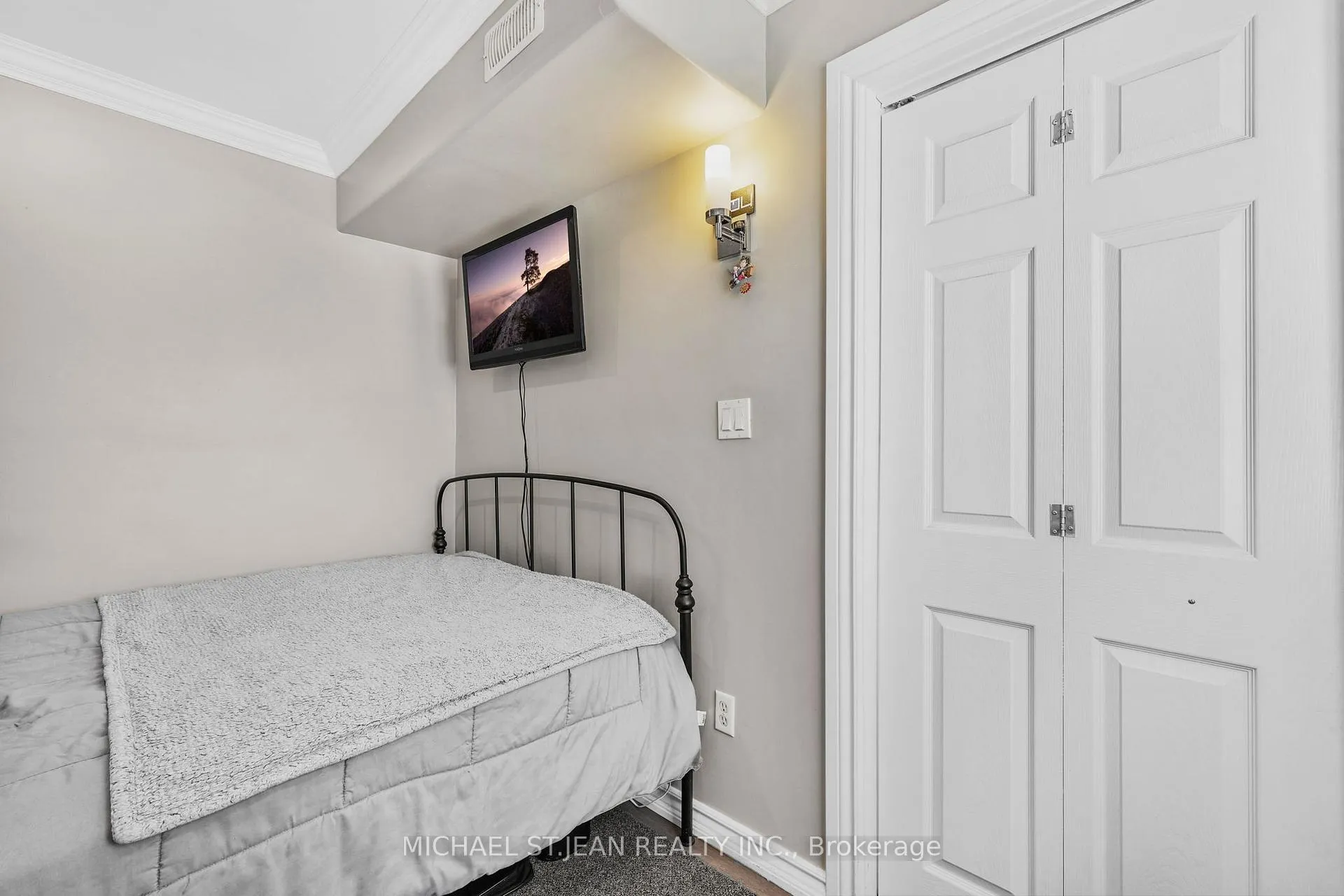 Photo 18 of 410 Cope Street, Hamilton, Homeside — HOMEH