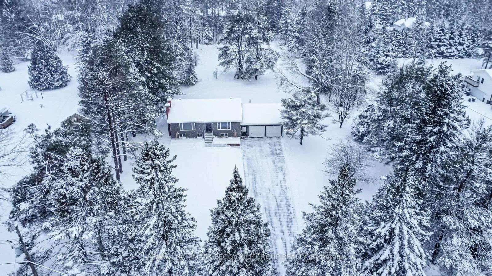 Photo 1 of 16 Hillview Crescent, Springwater, Rural Springwater — HOMEH