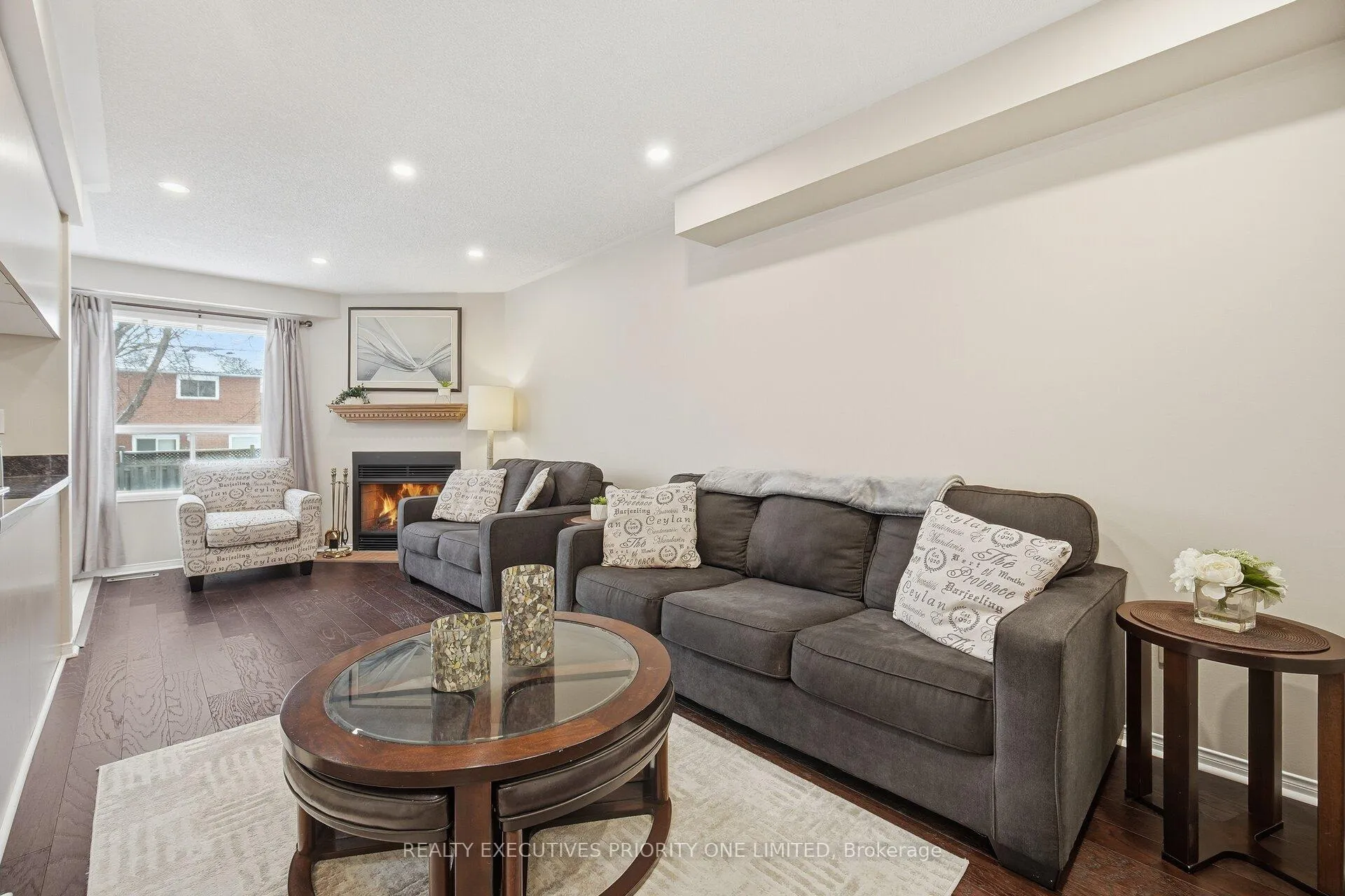 Photo 5 of 28 Smith Court, Caledon, Bolton East — HOMEH