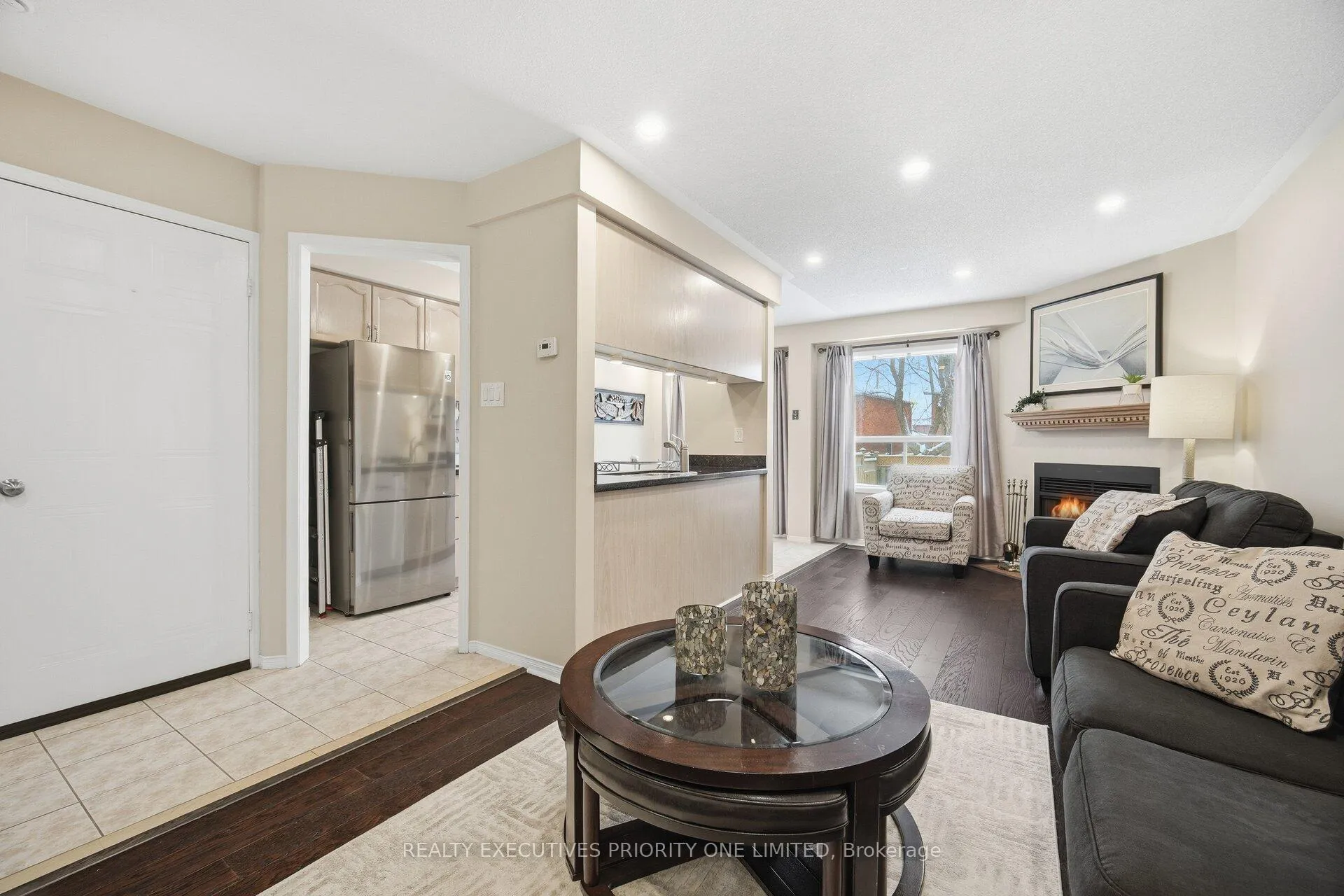 Photo 6 of 28 Smith Court, Caledon, Bolton East — HOMEH
