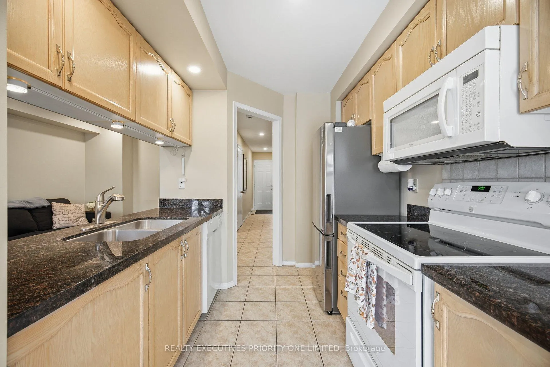 Photo 9 of 28 Smith Court, Caledon, Bolton East — HOMEH