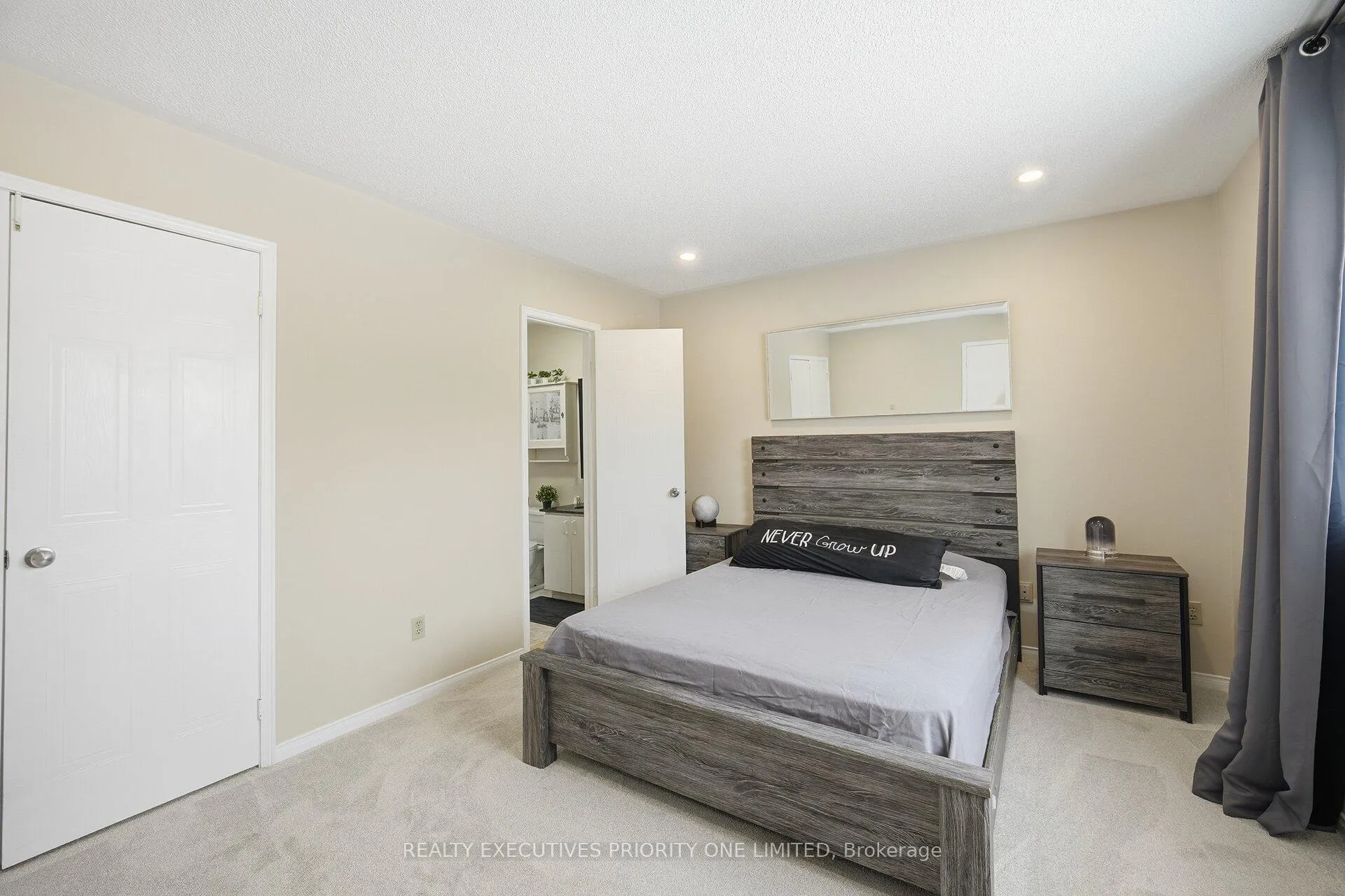 Photo 12 of 28 Smith Court, Caledon, Bolton East — HOMEH