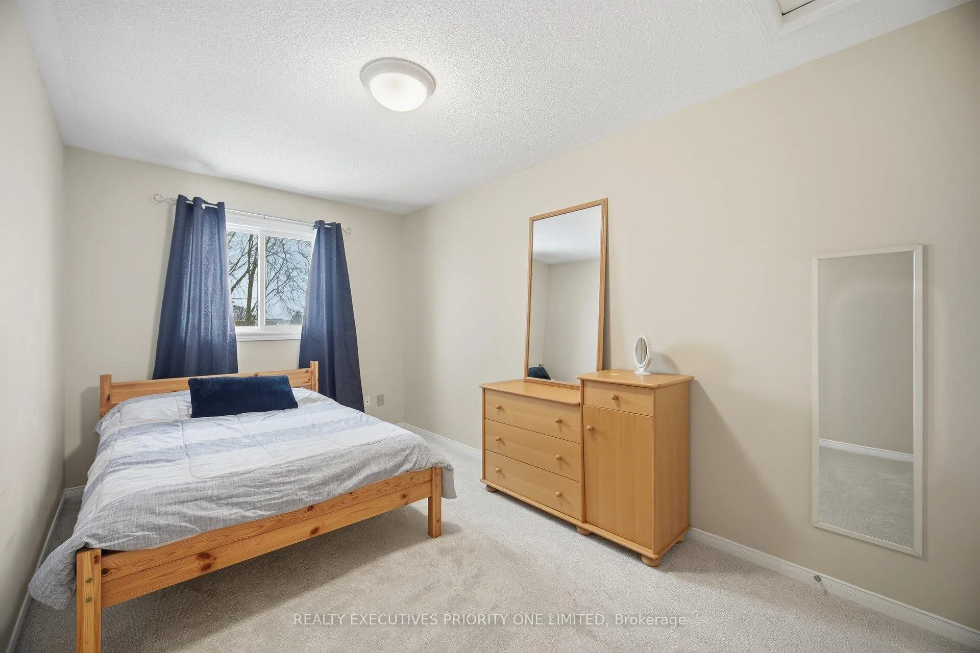 Photo 15 of 28 Smith Court, Caledon, Bolton East — HOMEH